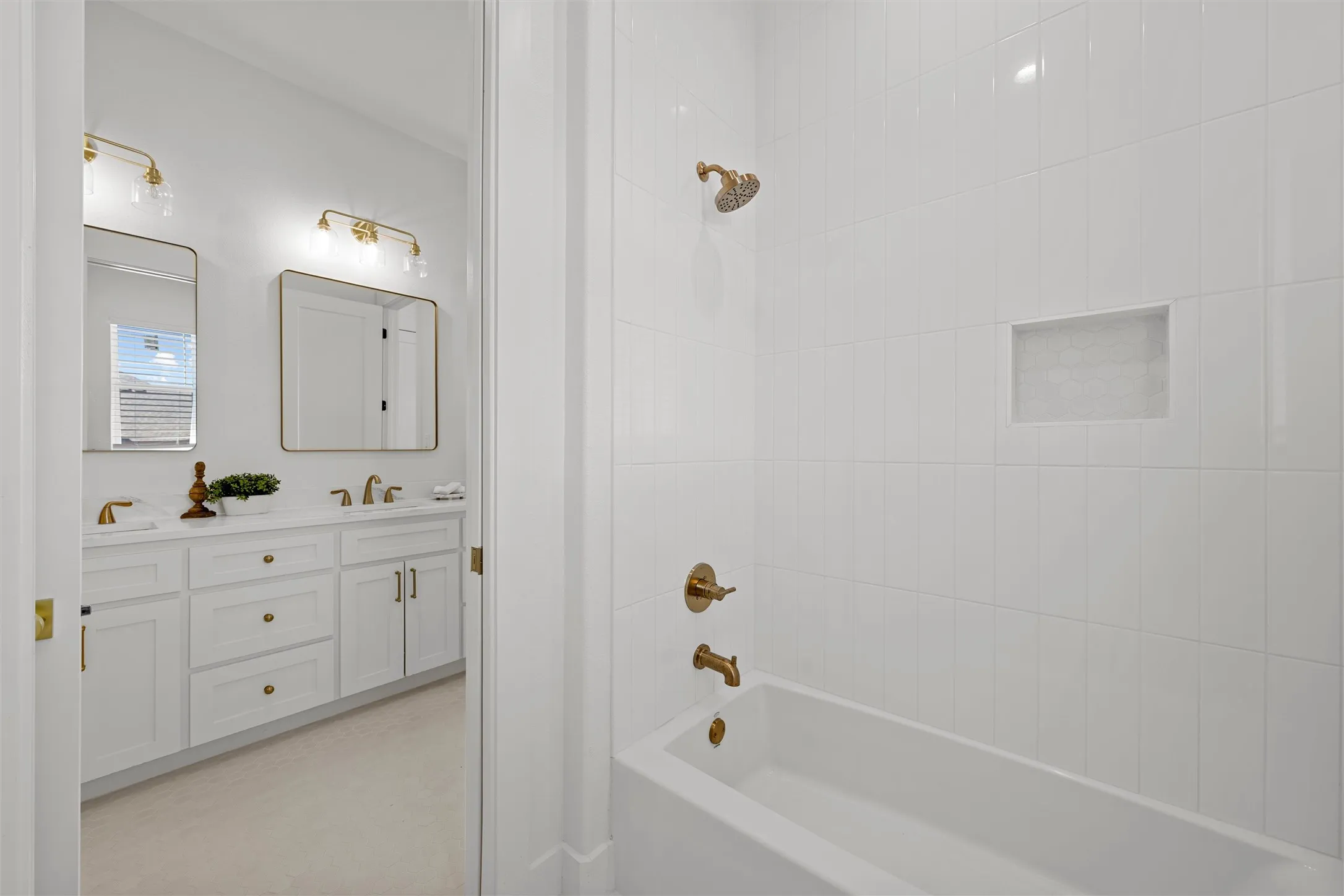 Single Family Residence For Sale in Mc Lennan County , 1321 Tahonta Drive, Hewitt, Texas 76643, 4 Bedroom, 3 Bathroom, 2 Garage spaces, 2,621 Sqft, built in 2026, mls#21405738, Real Estate Agent in Hewitt, Homes For Sale in Mc Lennan county, Homes For Sale in Hewitt, Realtor in Hewitt Texas, Real Estate Brokerage Independent Realty Texas, Luminita Cordes Realtor