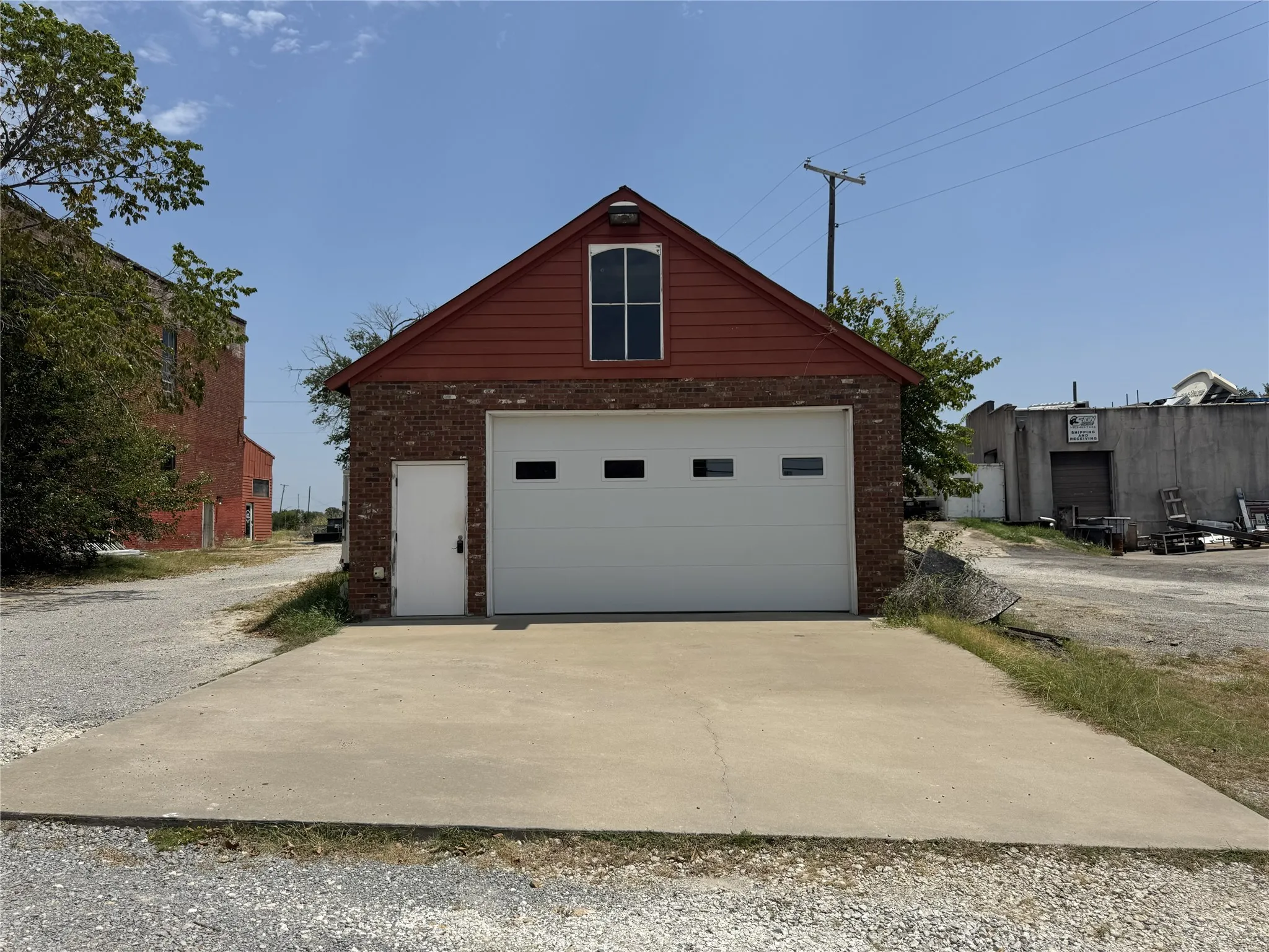 Warehouse For Rent in Grayson County , 110 S Houston Avenue Garage, Denison, Texas 75021, 0, 0, Garage spaces, 0 Sqft, built in 1900, mls#21406406, Real Estate Agent in Denison, Homes For Rent in Grayson county, Homes For Rent in Denison, Realtor in Denison Texas, Real Estate Brokerage Independent Realty Texas, Luminita Cordes Realtor