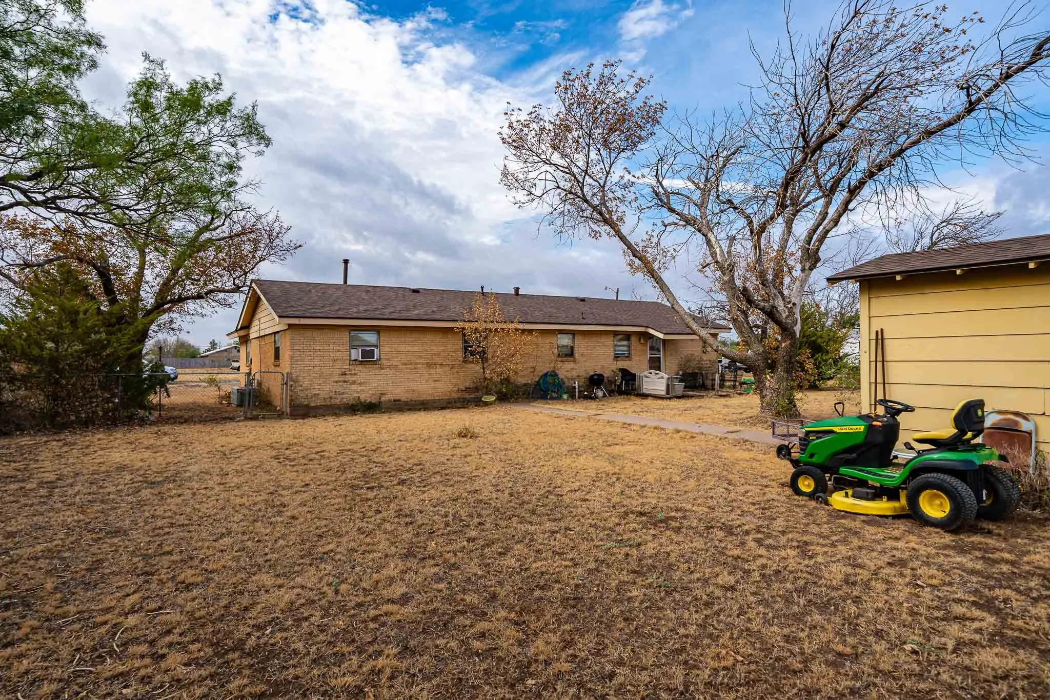 Single Family Residence For Sale in Jones County , 1532 6th Street, Anson, Texas 79501, 3 Bedroom, 1 Bathroom, 1 Garage spaces, 1,308 Sqft, built in 1973, mls#21406405, Real Estate Agent in Anson, Homes For Sale in Jones county, Homes For Sale in Anson, Realtor in Anson Texas, Real Estate Brokerage Independent Realty Texas, Luminita Cordes Realtor