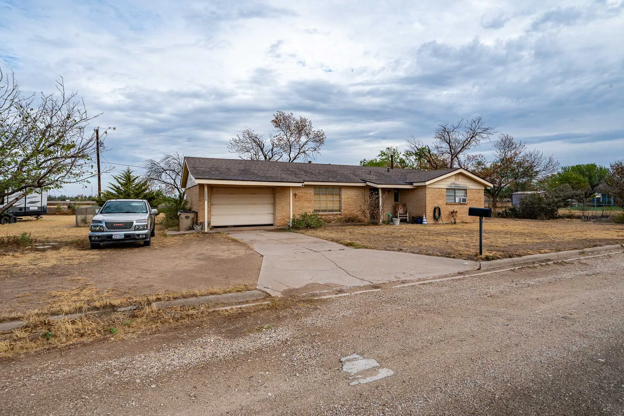 Single Family Residence For Sale in Jones County , 1532 6th Street, Anson, Texas 79501, 3 Bedroom, 1 Bathroom, 1 Garage spaces, 1,308 Sqft, built in 1973, mls#21406405, Real Estate Agent in Anson, Homes For Sale in Jones county, Homes For Sale in Anson, Realtor in Anson Texas, Real Estate Brokerage Independent Realty Texas, Luminita Cordes Realtor