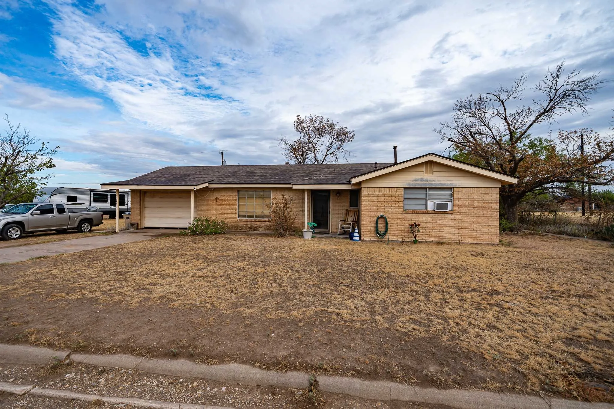 Single Family Residence For Sale in Jones County , 1532 6th Street, Anson, Texas 79501, 3 Bedroom, 1 Bathroom, 1 Garage spaces, 1,308 Sqft, built in 1973, mls#21406405, Real Estate Agent in Anson, Homes For Sale in Jones county, Homes For Sale in Anson, Realtor in Anson Texas, Real Estate Brokerage Independent Realty Texas, Luminita Cordes Realtor
