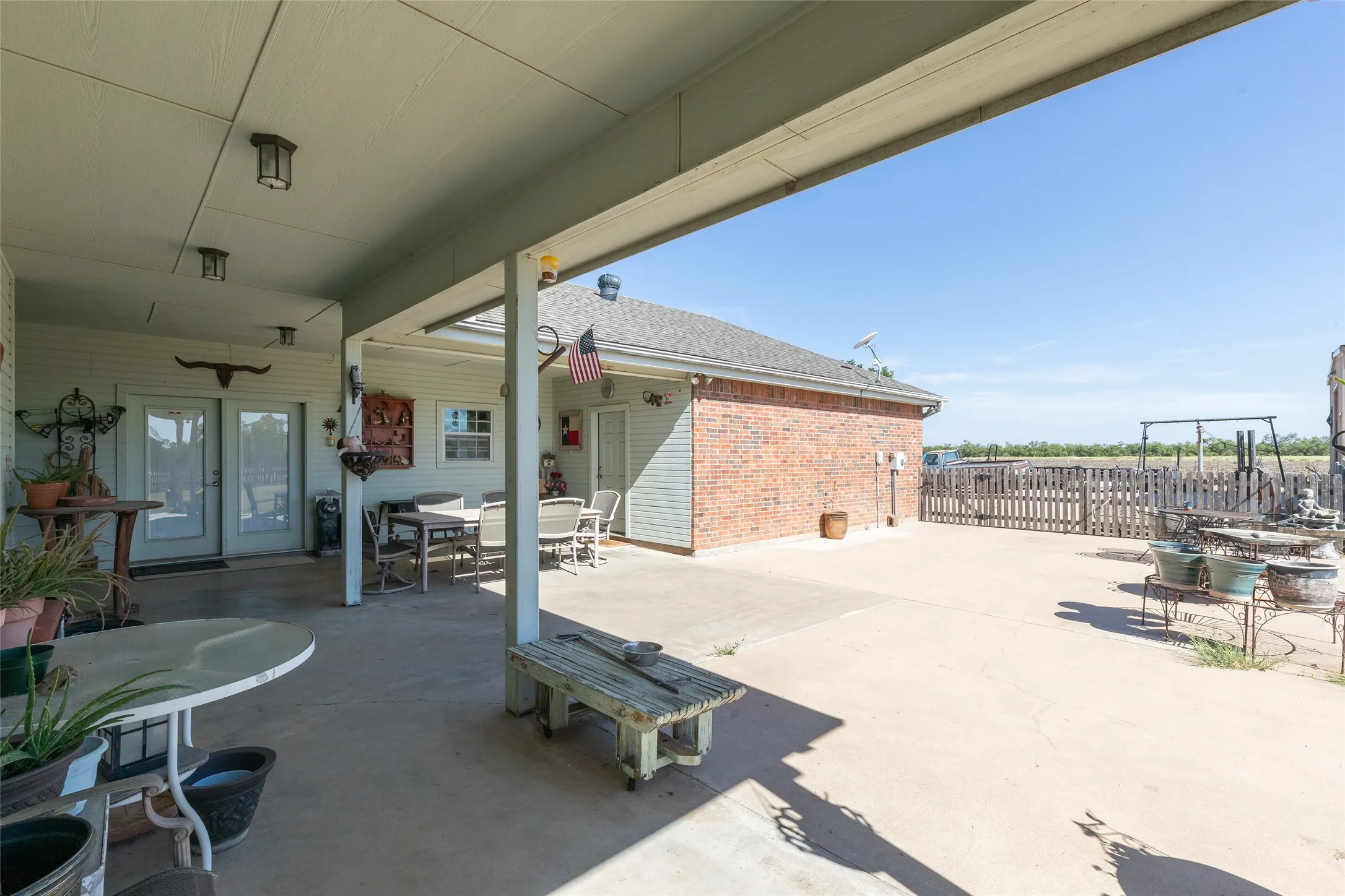 Farm For Sale in Taylor County , 2313 Potosi Road, Abilene, Texas 79602, 3 Bedroom, 2 Bathroom, 3 Garage spaces, 1,488 Sqft, built in 2004, mls#21404559, Real Estate Agent in Abilene, Homes For Sale in Taylor county, Homes For Sale in Abilene, Realtor in Abilene Texas, Real Estate Brokerage Independent Realty Texas, Luminita Cordes Realtor