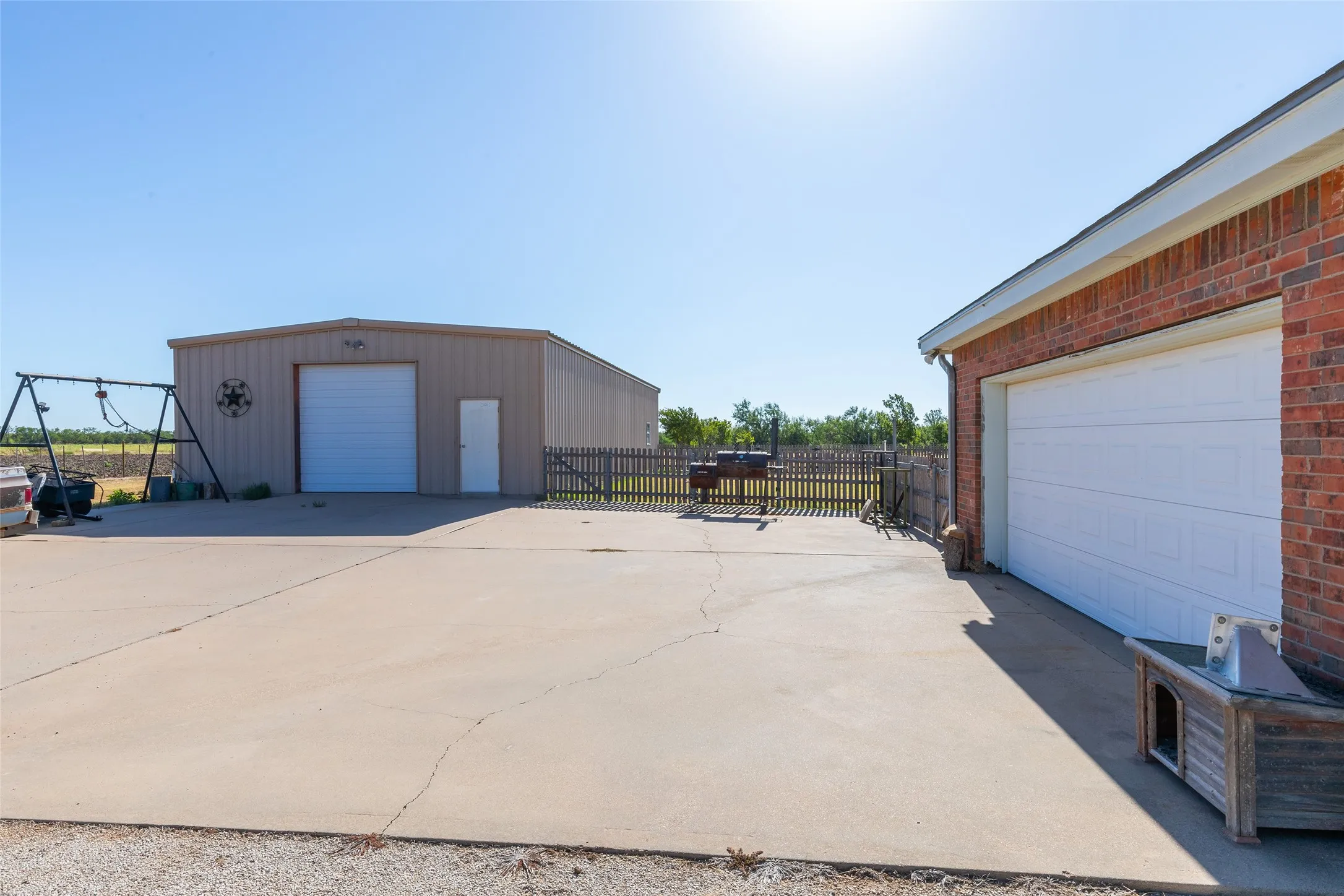 Farm For Sale in Taylor County , 2313 Potosi Road, Abilene, Texas 79602, 3 Bedroom, 2 Bathroom, 3 Garage spaces, 1,488 Sqft, built in 2004, mls#21404559, Real Estate Agent in Abilene, Homes For Sale in Taylor county, Homes For Sale in Abilene, Realtor in Abilene Texas, Real Estate Brokerage Independent Realty Texas, Luminita Cordes Realtor