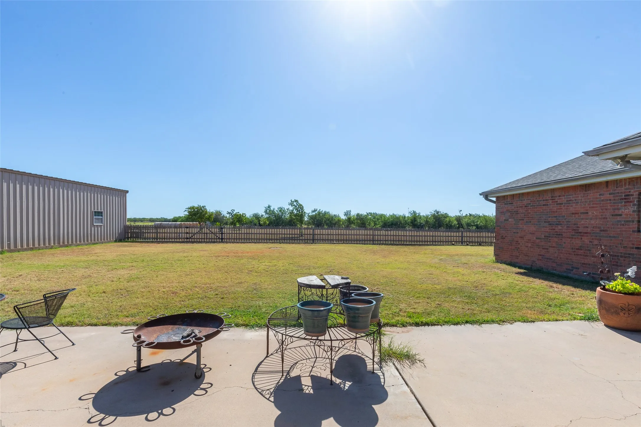 Farm For Sale in Taylor County , 2313 Potosi Road, Abilene, Texas 79602, 3 Bedroom, 2 Bathroom, 3 Garage spaces, 1,488 Sqft, built in 2004, mls#21404559, Real Estate Agent in Abilene, Homes For Sale in Taylor county, Homes For Sale in Abilene, Realtor in Abilene Texas, Real Estate Brokerage Independent Realty Texas, Luminita Cordes Realtor