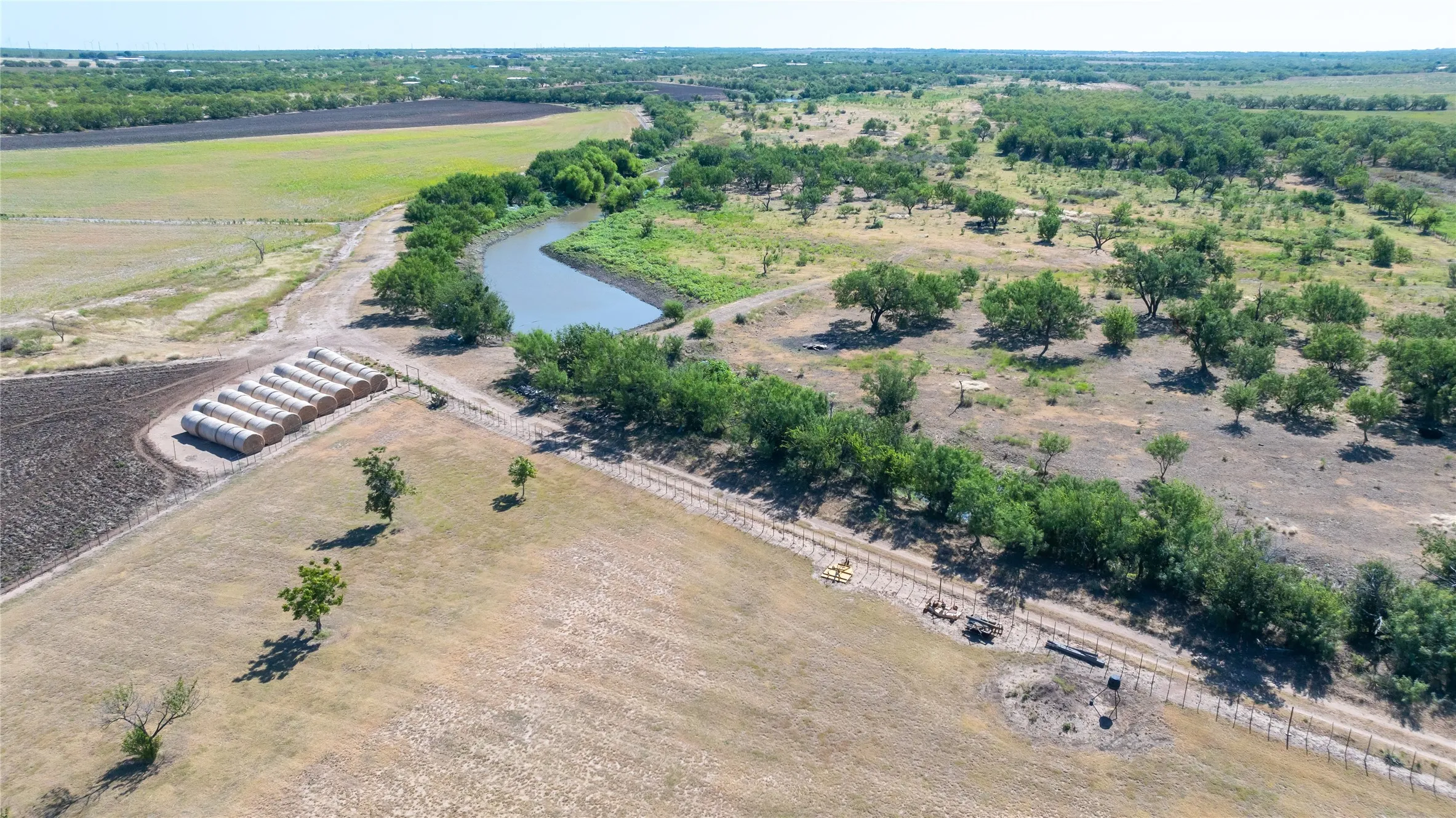 Farm For Sale in Taylor County , 2313 Potosi Road, Abilene, Texas 79602, 3 Bedroom, 2 Bathroom, 3 Garage spaces, 1,488 Sqft, built in 2004, mls#21404559, Real Estate Agent in Abilene, Homes For Sale in Taylor county, Homes For Sale in Abilene, Realtor in Abilene Texas, Real Estate Brokerage Independent Realty Texas, Luminita Cordes Realtor