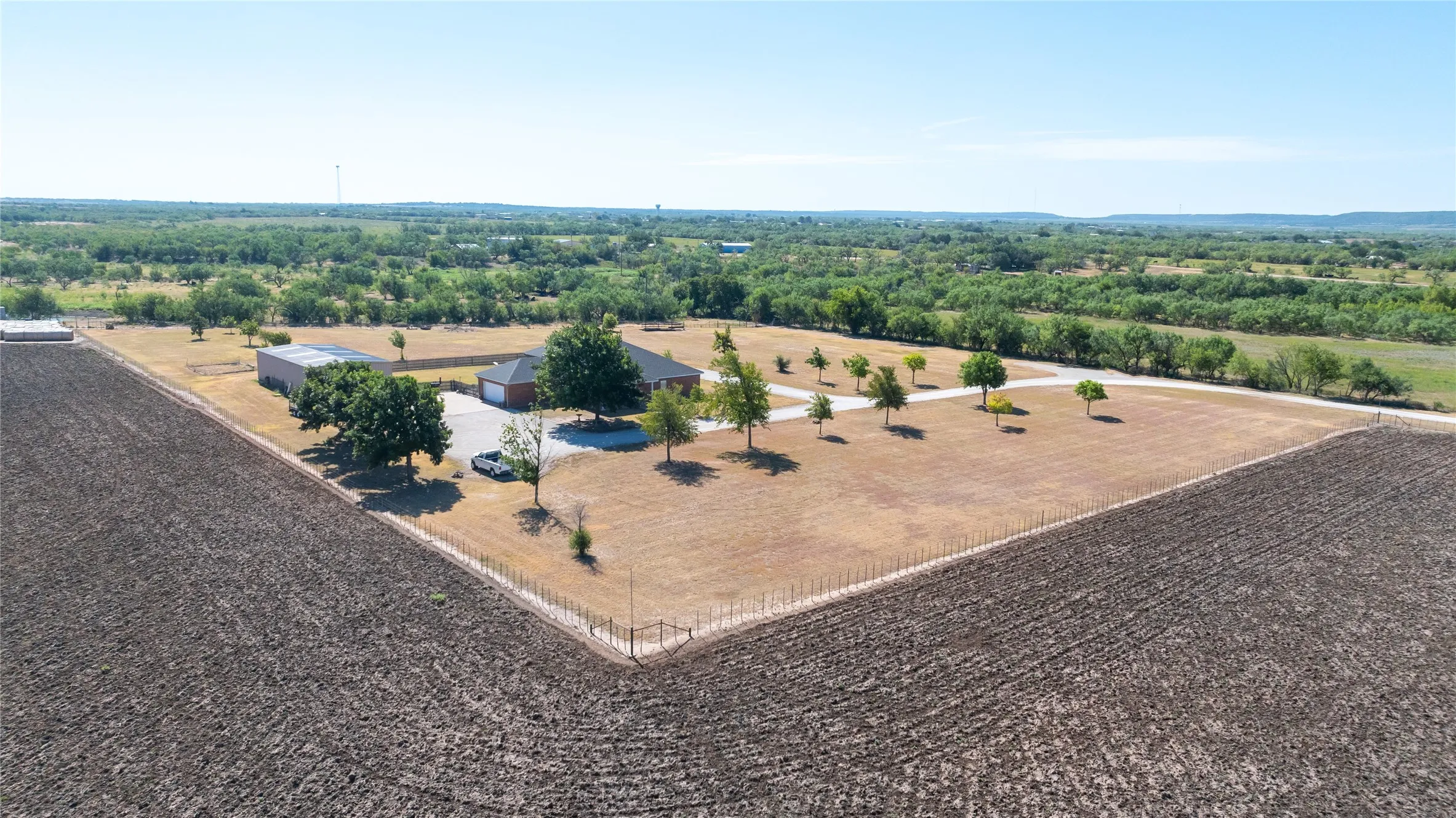 Farm For Sale in Taylor County , 2313 Potosi Road, Abilene, Texas 79602, 3 Bedroom, 2 Bathroom, 3 Garage spaces, 1,488 Sqft, built in 2004, mls#21404559, Real Estate Agent in Abilene, Homes For Sale in Taylor county, Homes For Sale in Abilene, Realtor in Abilene Texas, Real Estate Brokerage Independent Realty Texas, Luminita Cordes Realtor