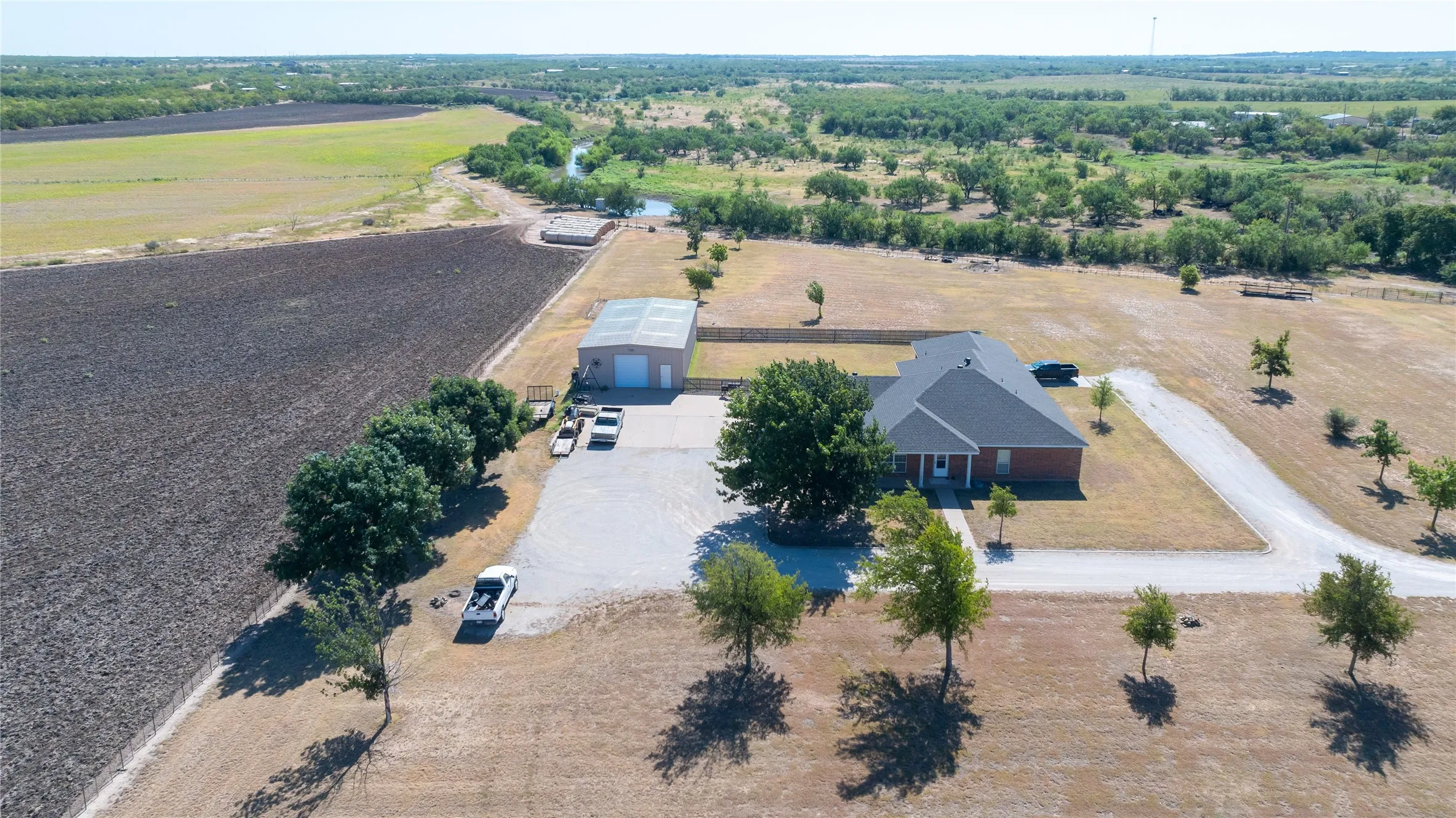 Farm For Sale in Taylor County , 2313 Potosi Road, Abilene, Texas 79602, 3 Bedroom, 2 Bathroom, 3 Garage spaces, 1,488 Sqft, built in 2004, mls#21404559, Real Estate Agent in Abilene, Homes For Sale in Taylor county, Homes For Sale in Abilene, Realtor in Abilene Texas, Real Estate Brokerage Independent Realty Texas, Luminita Cordes Realtor