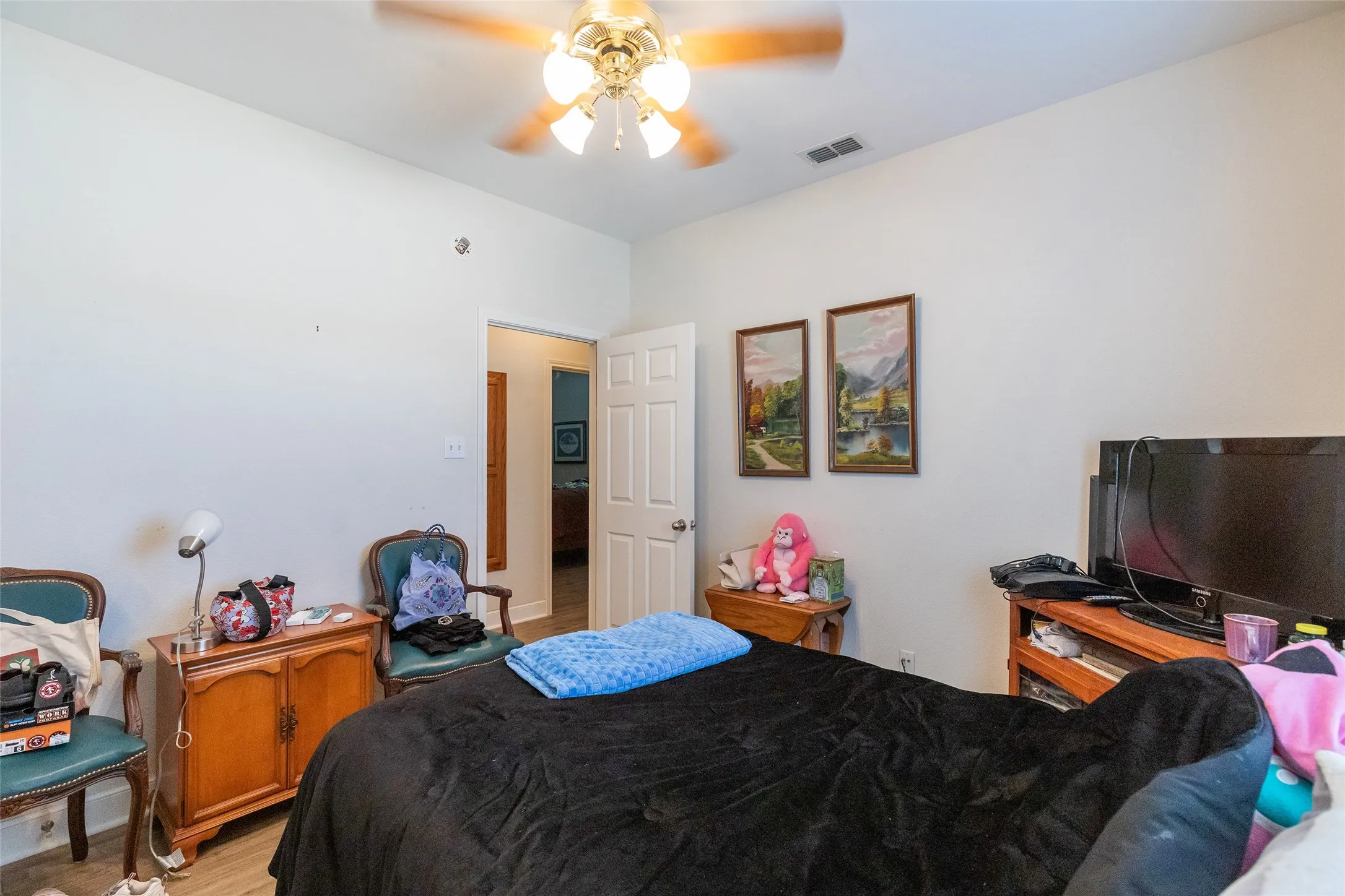 Guest bedroom
