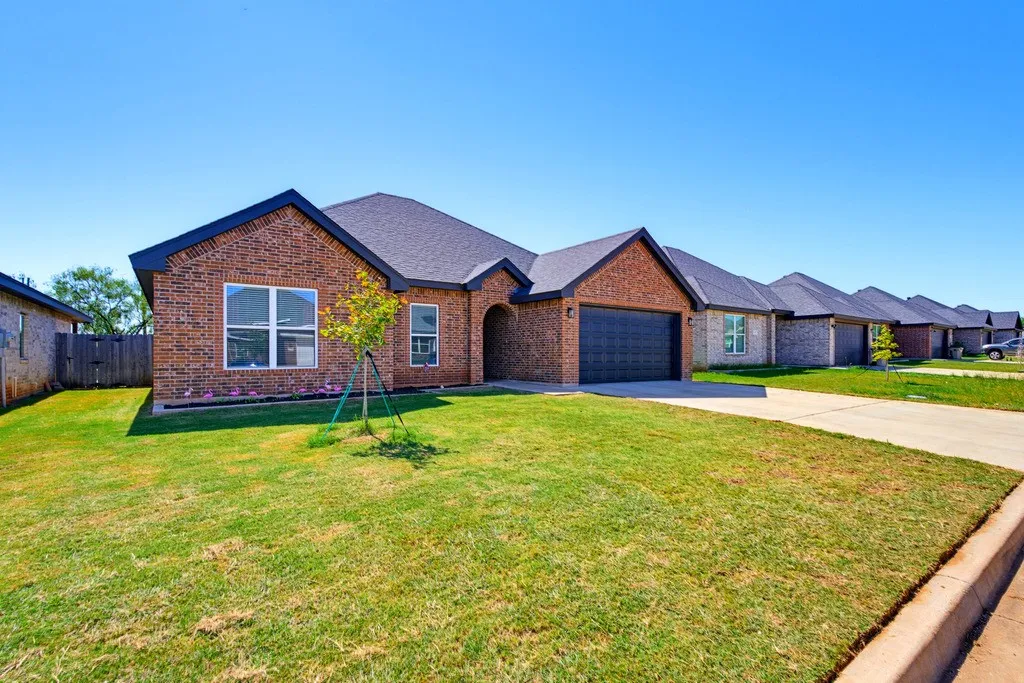 Single Family Residence For Sale in Taylor County , 273 Gatling Street, Tuscola, Texas 79562, 4 Bedroom, 2 Bathroom, 2 Garage spaces, 1,928 Sqft, built in 2022, mls#21404288, Real Estate Agent in Tuscola, Homes For Sale in Taylor county, Homes For Sale in Tuscola, Realtor in Tuscola Texas, Real Estate Brokerage Independent Realty Texas, Luminita Cordes Realtor