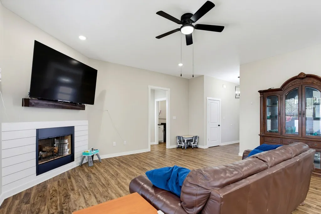 Single Family Residence For Sale in Taylor County , 273 Gatling Street, Tuscola, Texas 79562, 4 Bedroom, 2 Bathroom, 2 Garage spaces, 1,928 Sqft, built in 2022, mls#21404288, Real Estate Agent in Tuscola, Homes For Sale in Taylor county, Homes For Sale in Tuscola, Realtor in Tuscola Texas, Real Estate Brokerage Independent Realty Texas, Luminita Cordes Realtor