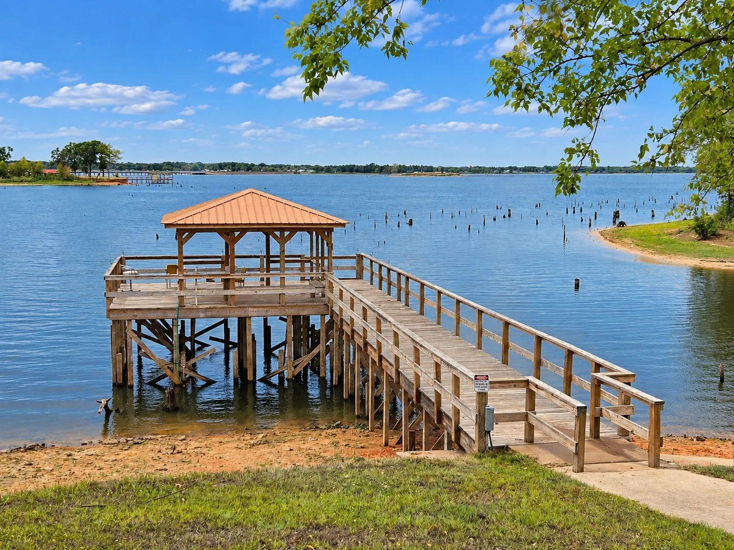 Mobile Home For Sale in Wood County , 340 Apache, Quitman, Texas 75783, 2 Bedroom, 1 Bathroom, 2 Garage spaces, 800 Sqft, built in 2021, mls#21406371, Real Estate Agent in Quitman, Homes For Sale in Wood county, Homes For Sale in Quitman, Realtor in Quitman Texas, Real Estate Brokerage Independent Realty Texas, Luminita Cordes Realtor