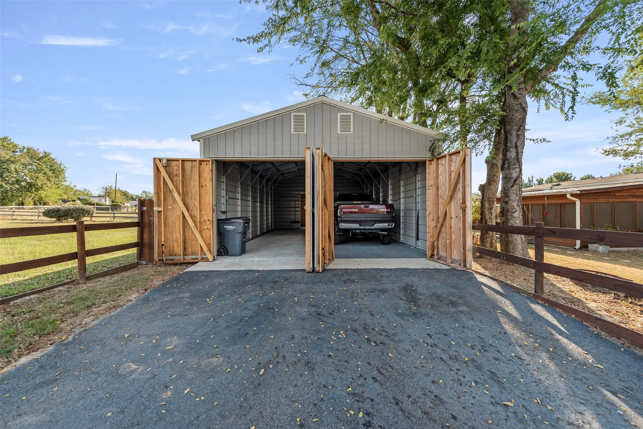 Mobile Home For Sale in Wood County , 340 Apache, Quitman, Texas 75783, 2 Bedroom, 1 Bathroom, 2 Garage spaces, 800 Sqft, built in 2021, mls#21406371, Real Estate Agent in Quitman, Homes For Sale in Wood county, Homes For Sale in Quitman, Realtor in Quitman Texas, Real Estate Brokerage Independent Realty Texas, Luminita Cordes Realtor