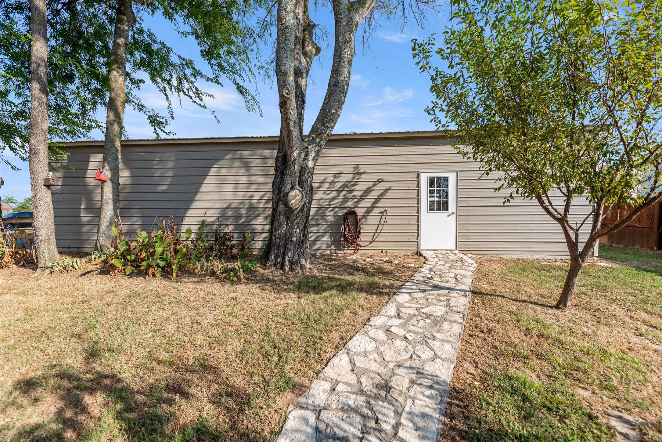 Mobile Home For Sale in Wood County , 340 Apache, Quitman, Texas 75783, 2 Bedroom, 1 Bathroom, 2 Garage spaces, 800 Sqft, built in 2021, mls#21406371, Real Estate Agent in Quitman, Homes For Sale in Wood county, Homes For Sale in Quitman, Realtor in Quitman Texas, Real Estate Brokerage Independent Realty Texas, Luminita Cordes Realtor
