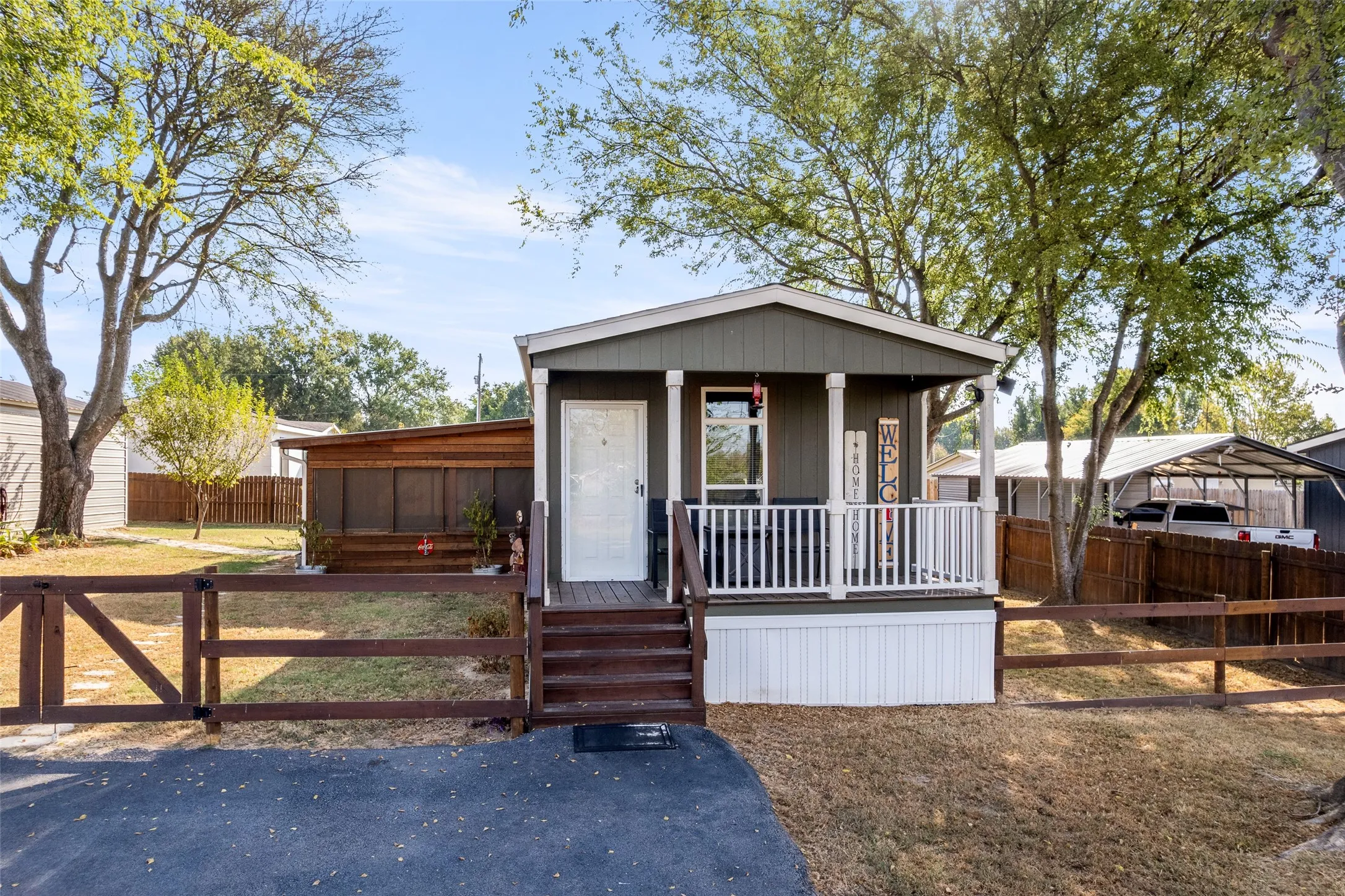 Mobile Home For Sale in Wood County , 340 Apache, Quitman, Texas 75783, 2 Bedroom, 1 Bathroom, 2 Garage spaces, 800 Sqft, built in 2021, mls#21406371, Real Estate Agent in Quitman, Homes For Sale in Wood county, Homes For Sale in Quitman, Realtor in Quitman Texas, Real Estate Brokerage Independent Realty Texas, Luminita Cordes Realtor