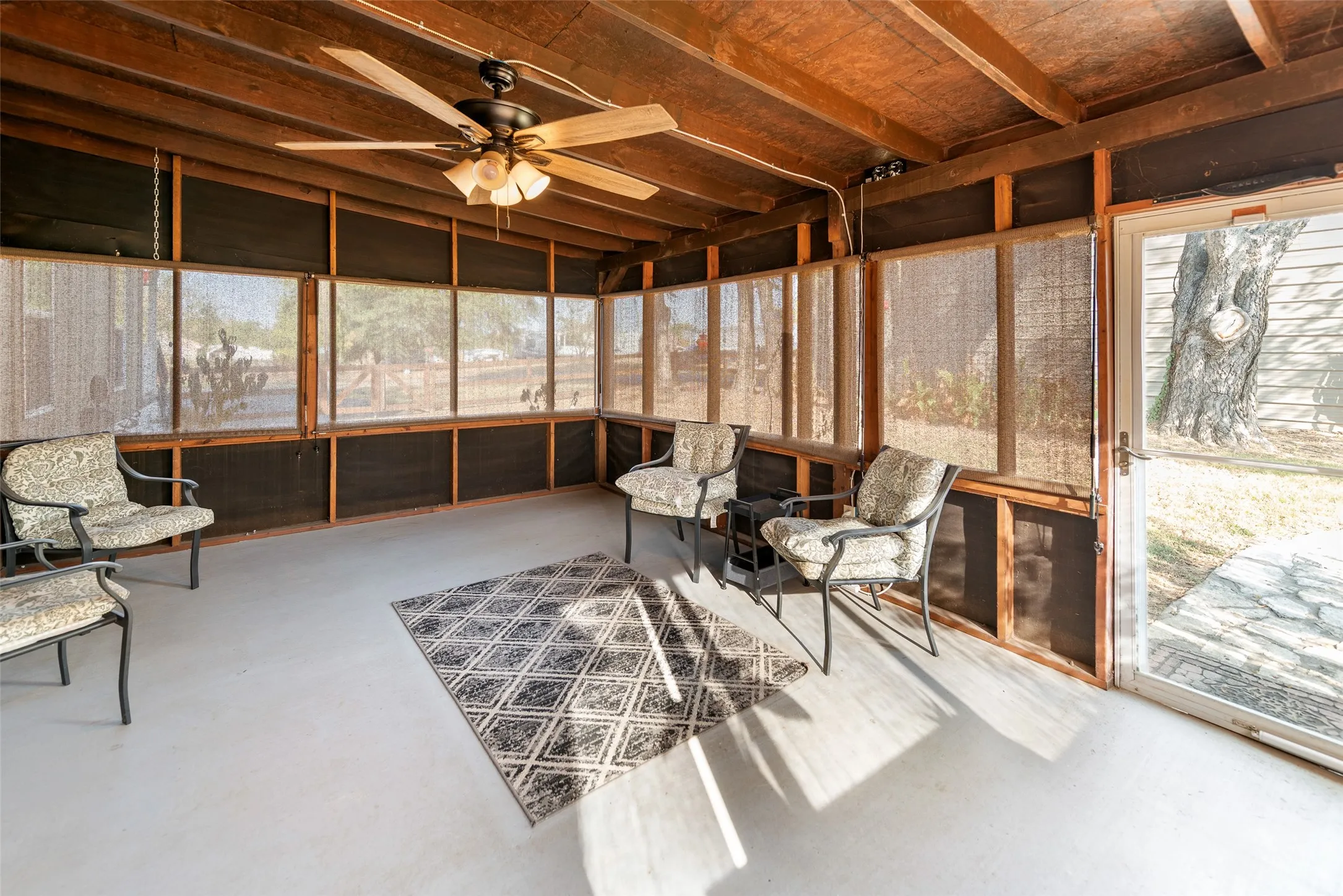 Mobile Home For Sale in Wood County , 340 Apache, Quitman, Texas 75783, 2 Bedroom, 1 Bathroom, 2 Garage spaces, 800 Sqft, built in 2021, mls#21406371, Real Estate Agent in Quitman, Homes For Sale in Wood county, Homes For Sale in Quitman, Realtor in Quitman Texas, Real Estate Brokerage Independent Realty Texas, Luminita Cordes Realtor