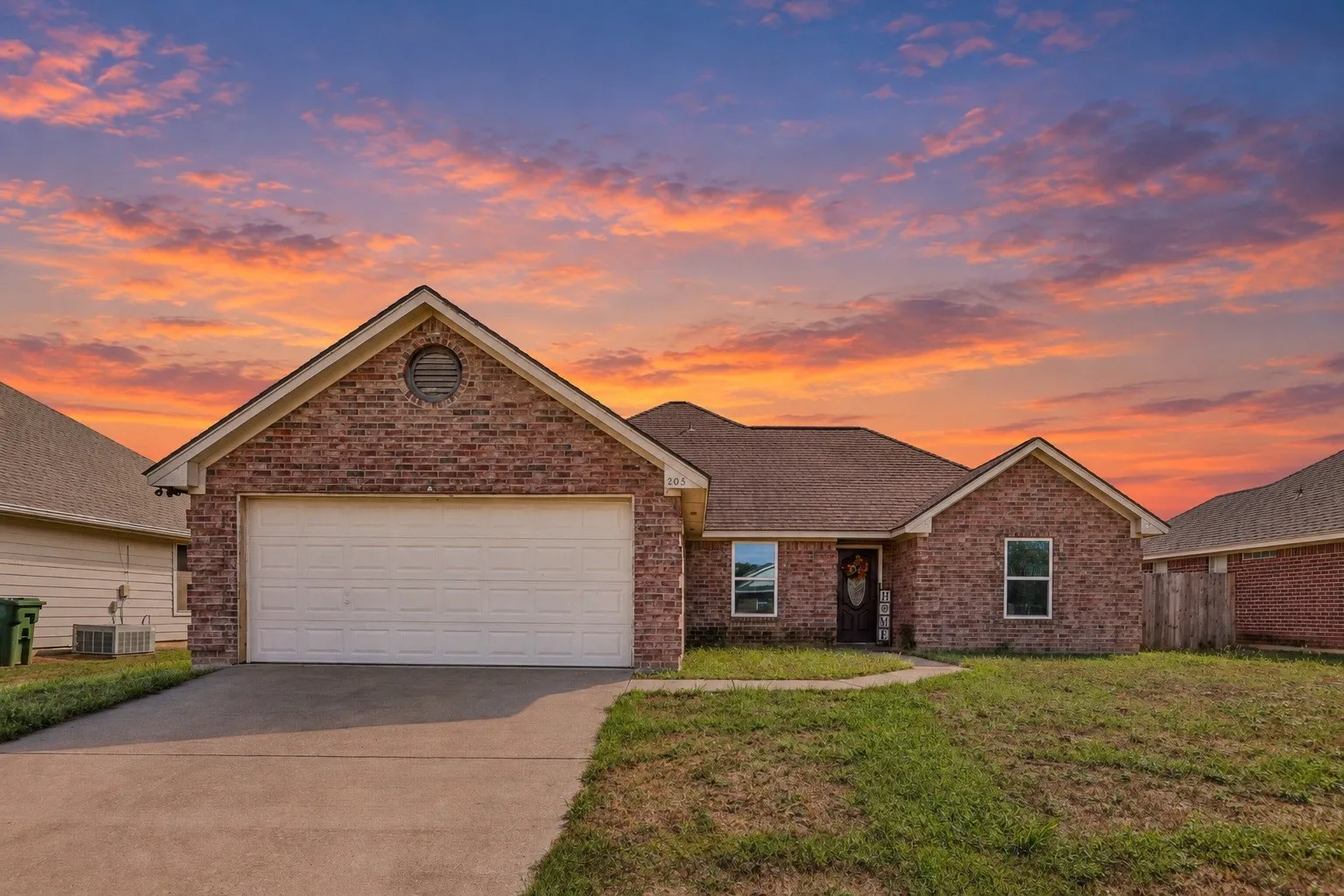 Single Family Residence For Sale in Denton County , 205 Quail Run, Aubrey, Texas 76227, 4 Bedroom, 2 Bathroom, 2 Garage spaces, 1,616 Sqft, built in 2001, mls#21406430, Real Estate Agent in Aubrey, Homes For Sale in Denton county, Homes For Sale in Aubrey, Realtor in Aubrey Texas, Real Estate Brokerage Independent Realty Texas, Luminita Cordes Realtor
