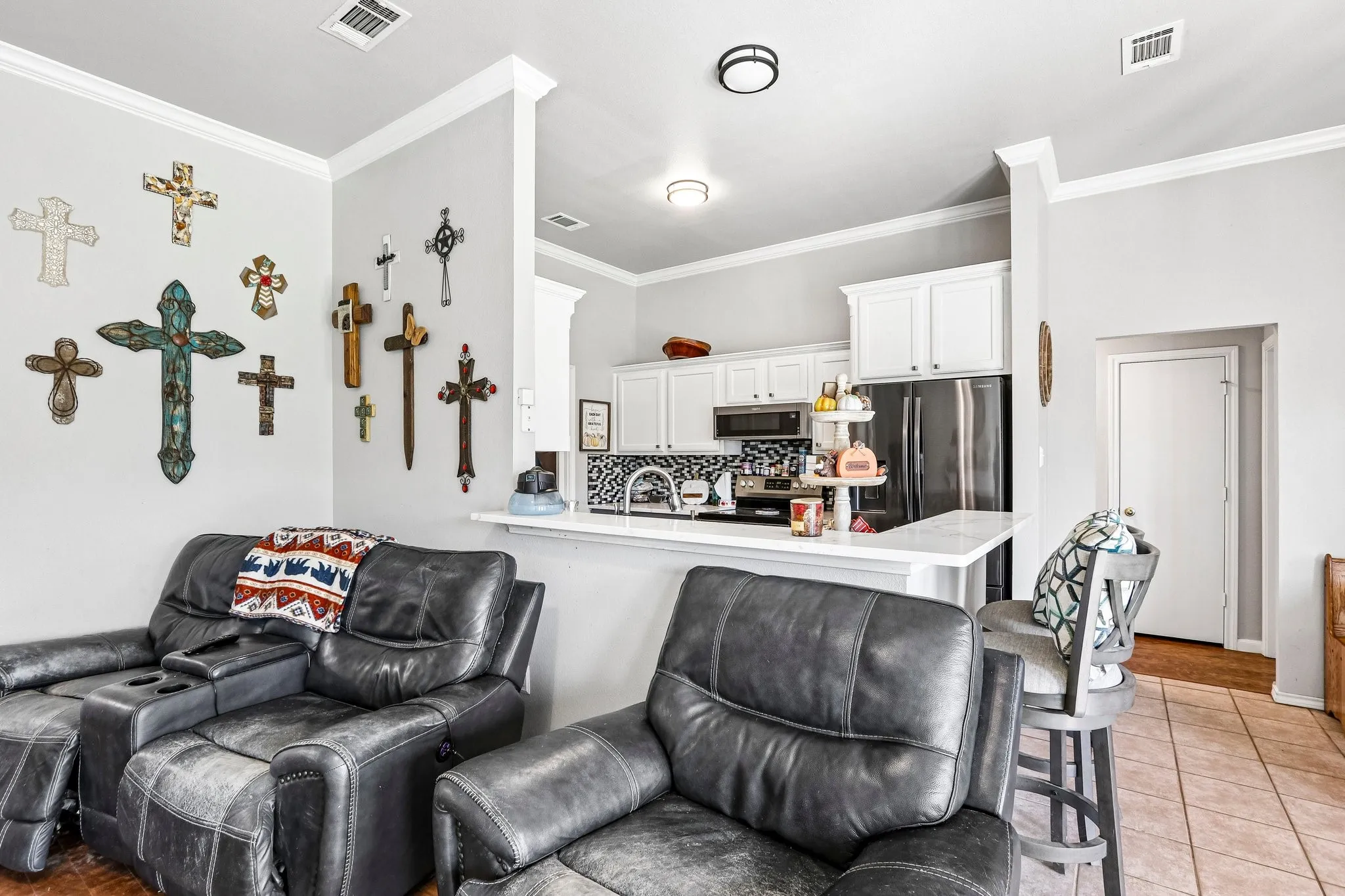 Single Family Residence For Sale in Denton County , 205 Quail Run, Aubrey, Texas 76227, 4 Bedroom, 2 Bathroom, 2 Garage spaces, 1,616 Sqft, built in 2001, mls#21406430, Real Estate Agent in Aubrey, Homes For Sale in Denton county, Homes For Sale in Aubrey, Realtor in Aubrey Texas, Real Estate Brokerage Independent Realty Texas, Luminita Cordes Realtor