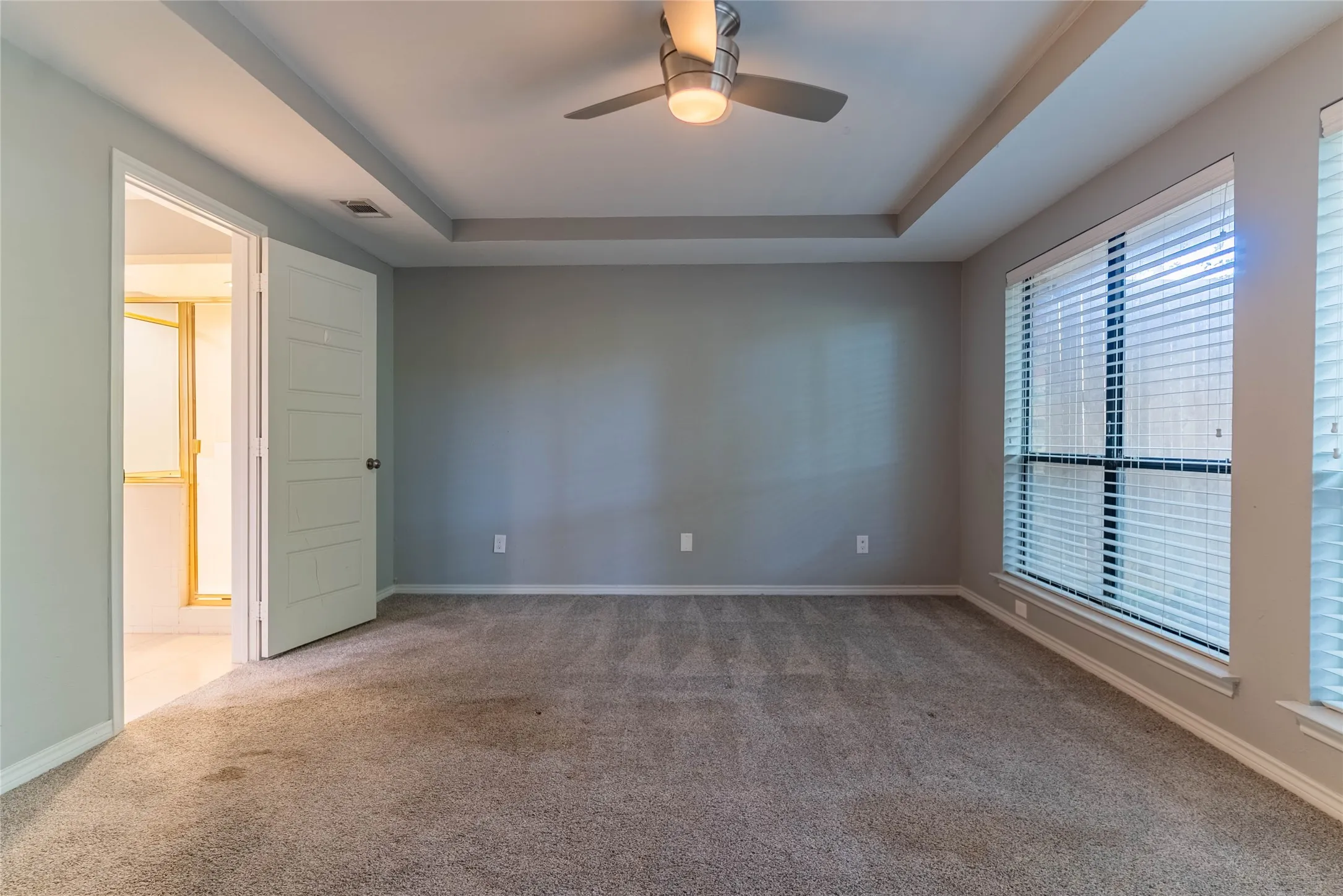 Tray ceiling with a built-in ceiling fan and lighting