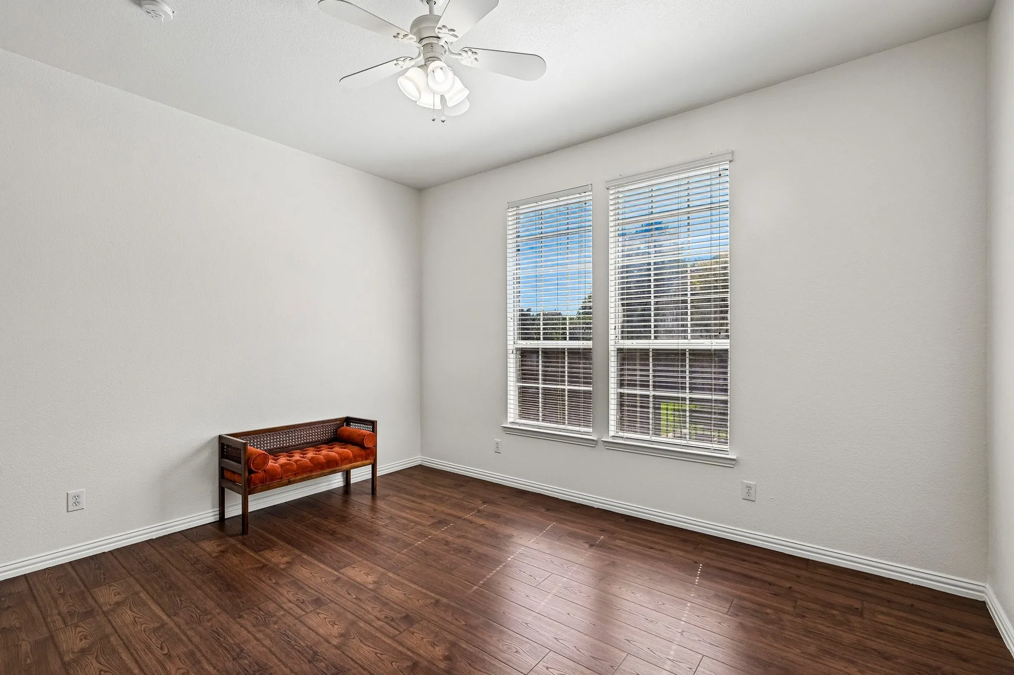 Single Family Residence For Sale in Collin County , 810 Driftwood Drive, Murphy, Texas 75094, 5 Bedroom, 4 Bathroom, 3 Garage spaces, 4,730 Sqft, built in 2002, mls#21406420, Real Estate Agent in Murphy, Homes For Sale in Collin county, Homes For Sale in Murphy, Realtor in Murphy Texas, Real Estate Brokerage Independent Realty Texas, Luminita Cordes Realtor