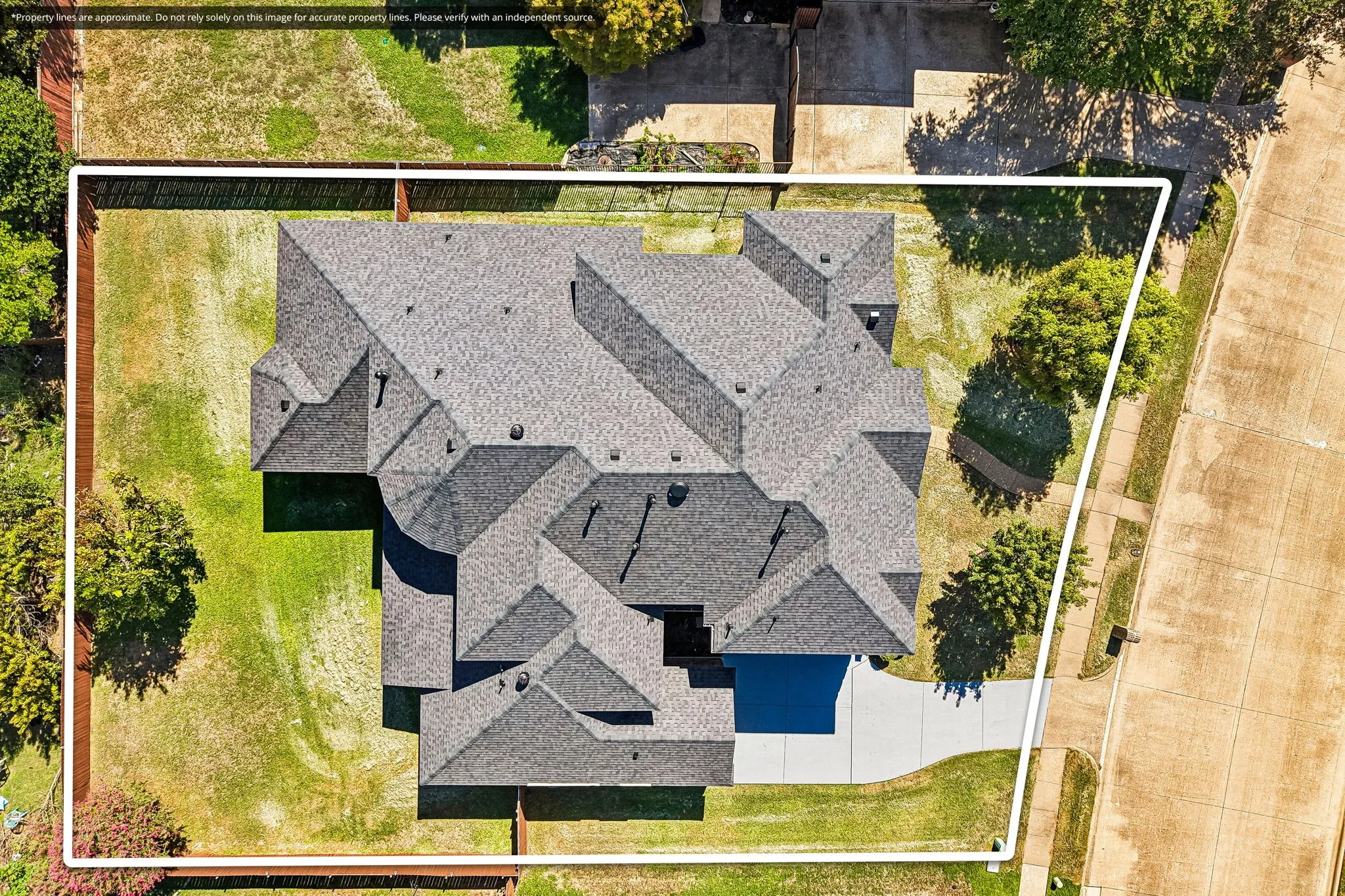 Single Family Residence For Sale in Collin County , 810 Driftwood Drive, Murphy, Texas 75094, 5 Bedroom, 4 Bathroom, 3 Garage spaces, 4,730 Sqft, built in 2002, mls#21406420, Real Estate Agent in Murphy, Homes For Sale in Collin county, Homes For Sale in Murphy, Realtor in Murphy Texas, Real Estate Brokerage Independent Realty Texas, Luminita Cordes Realtor
