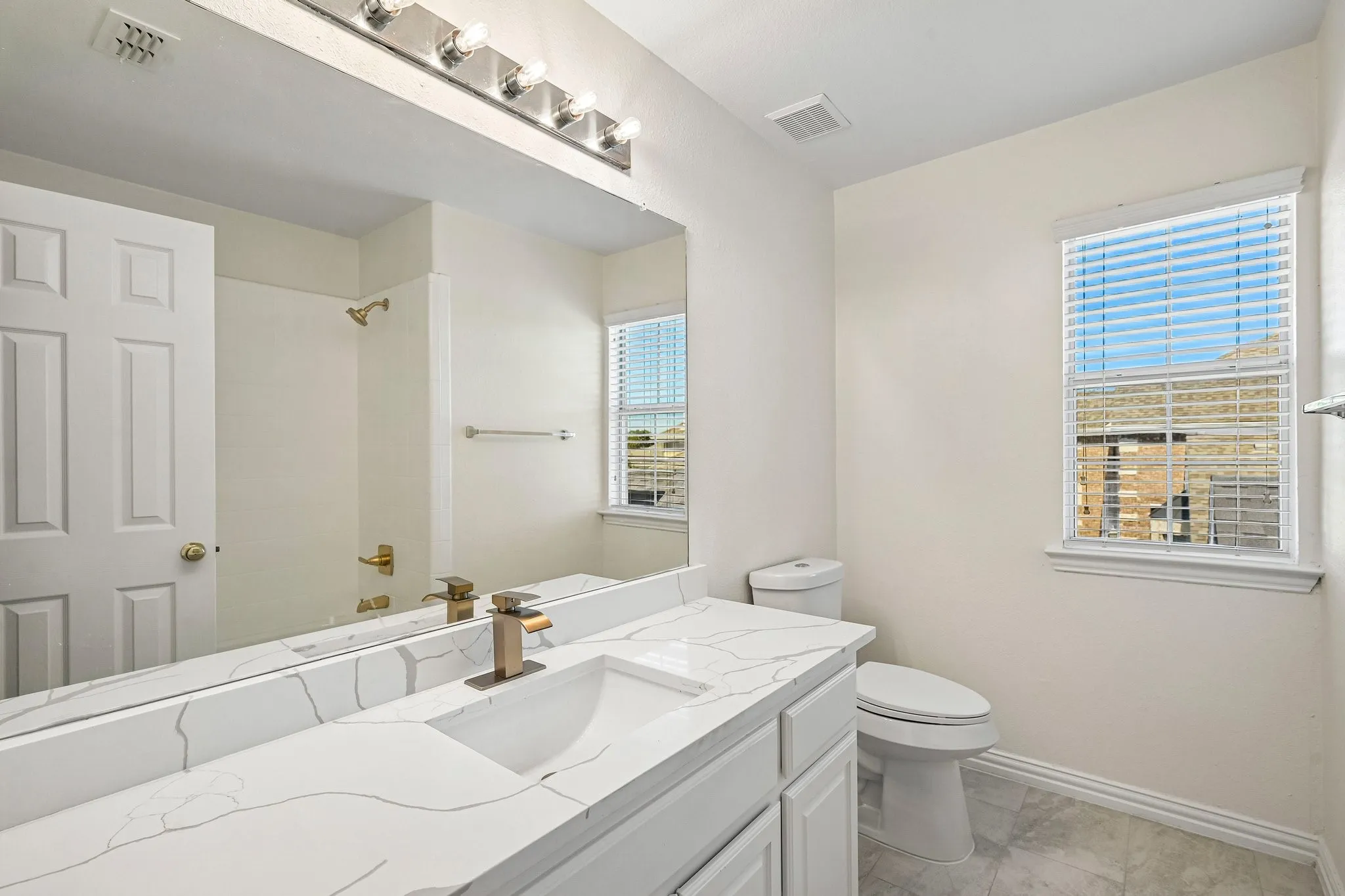 Single Family Residence For Sale in Collin County , 810 Driftwood Drive, Murphy, Texas 75094, 5 Bedroom, 4 Bathroom, 3 Garage spaces, 4,730 Sqft, built in 2002, mls#21406420, Real Estate Agent in Murphy, Homes For Sale in Collin county, Homes For Sale in Murphy, Realtor in Murphy Texas, Real Estate Brokerage Independent Realty Texas, Luminita Cordes Realtor