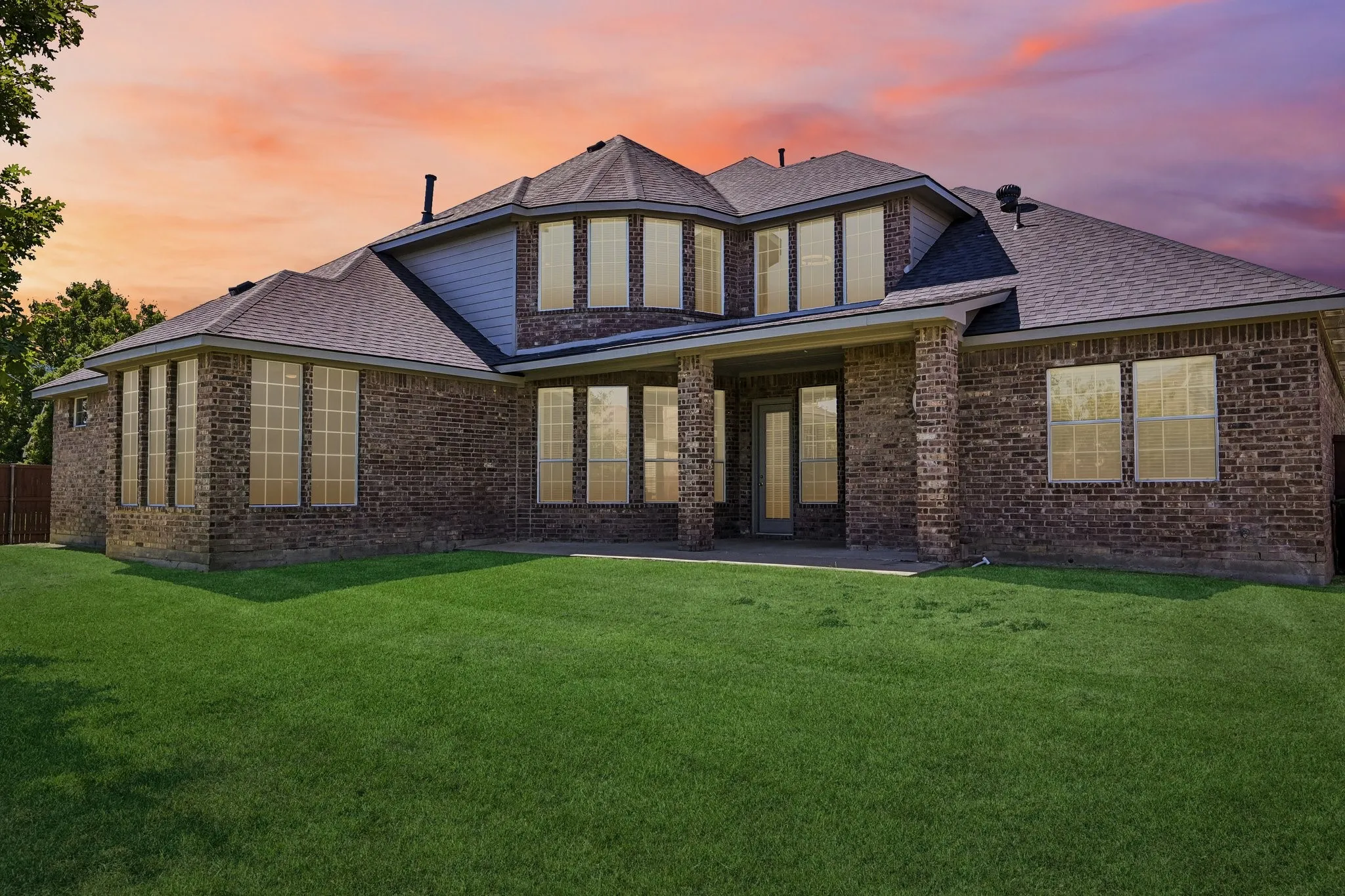 Single Family Residence For Sale in Collin County , 810 Driftwood Drive, Murphy, Texas 75094, 5 Bedroom, 4 Bathroom, 3 Garage spaces, 4,730 Sqft, built in 2002, mls#21406420, Real Estate Agent in Murphy, Homes For Sale in Collin county, Homes For Sale in Murphy, Realtor in Murphy Texas, Real Estate Brokerage Independent Realty Texas, Luminita Cordes Realtor