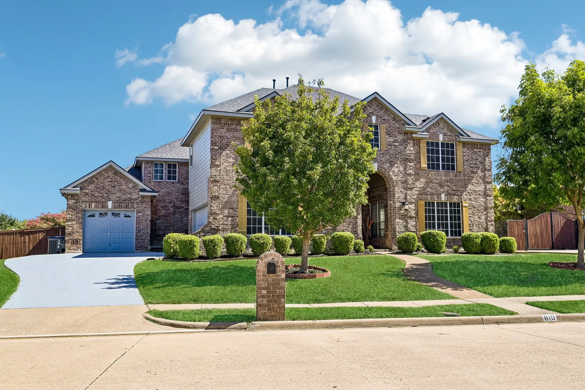 Single Family Residence For Sale in Collin County , 810 Driftwood Drive, Murphy, Texas 75094, 5 Bedroom, 4 Bathroom, 3 Garage spaces, 4,730 Sqft, built in 2002, mls#21406420, Real Estate Agent in Murphy, Homes For Sale in Collin county, Homes For Sale in Murphy, Realtor in Murphy Texas, Real Estate Brokerage Independent Realty Texas, Luminita Cordes Realtor