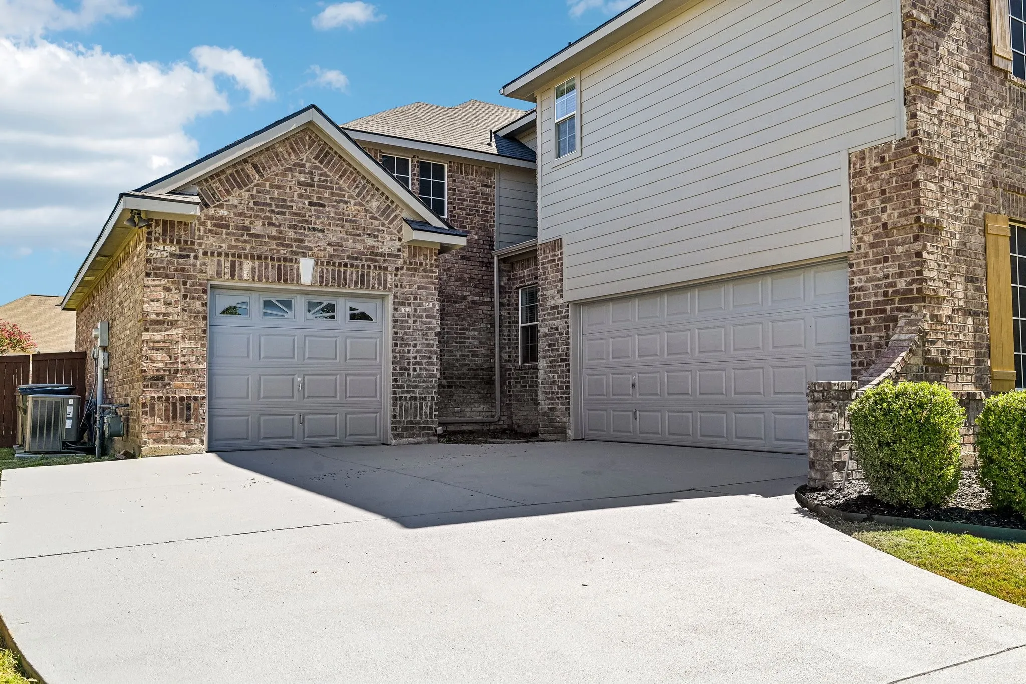 Single Family Residence For Sale in Collin County , 810 Driftwood Drive, Murphy, Texas 75094, 5 Bedroom, 4 Bathroom, 3 Garage spaces, 4,730 Sqft, built in 2002, mls#21406420, Real Estate Agent in Murphy, Homes For Sale in Collin county, Homes For Sale in Murphy, Realtor in Murphy Texas, Real Estate Brokerage Independent Realty Texas, Luminita Cordes Realtor