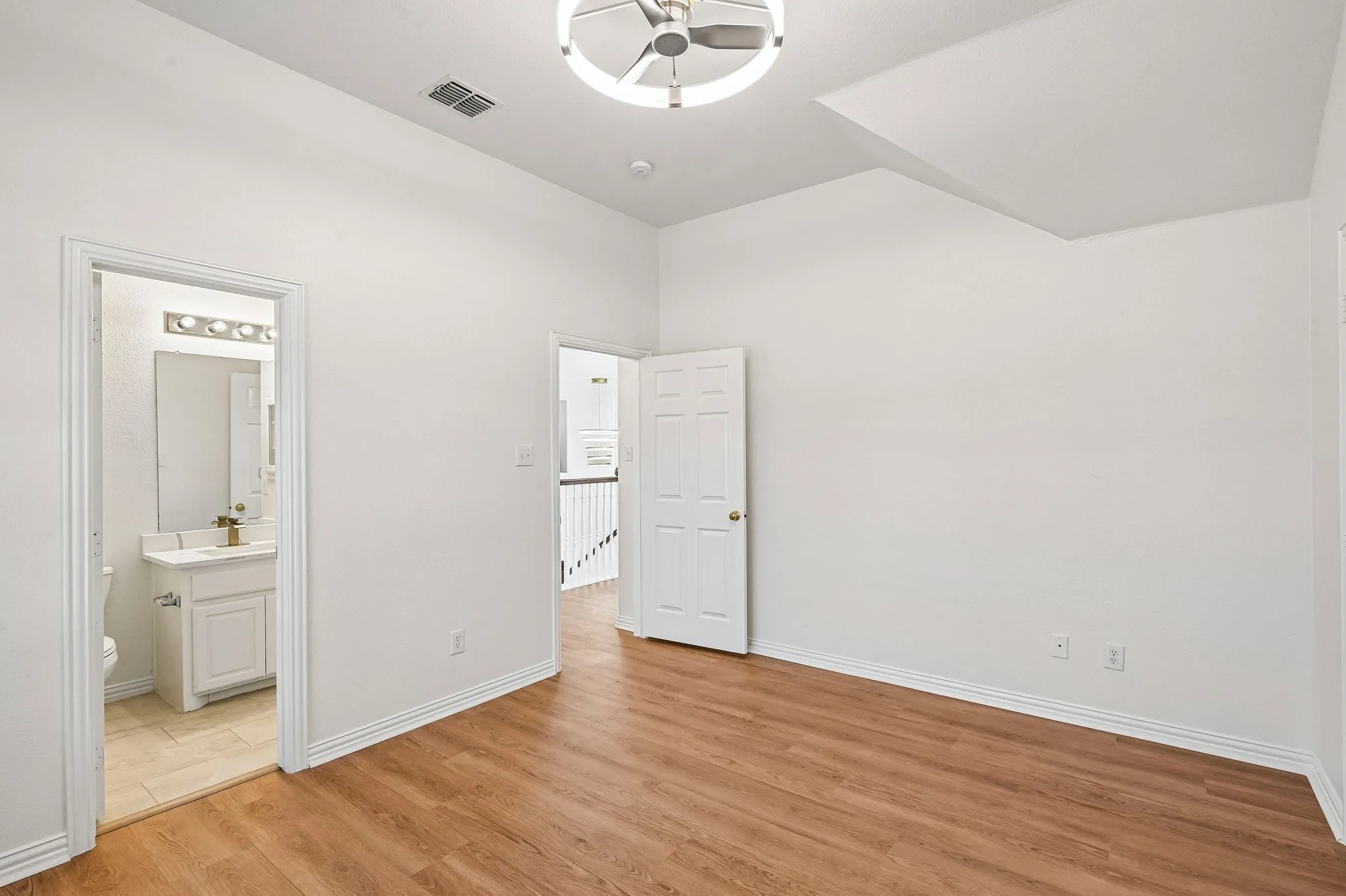 Single Family Residence For Sale in Collin County , 810 Driftwood Drive, Murphy, Texas 75094, 5 Bedroom, 4 Bathroom, 3 Garage spaces, 4,730 Sqft, built in 2002, mls#21406420, Real Estate Agent in Murphy, Homes For Sale in Collin county, Homes For Sale in Murphy, Realtor in Murphy Texas, Real Estate Brokerage Independent Realty Texas, Luminita Cordes Realtor