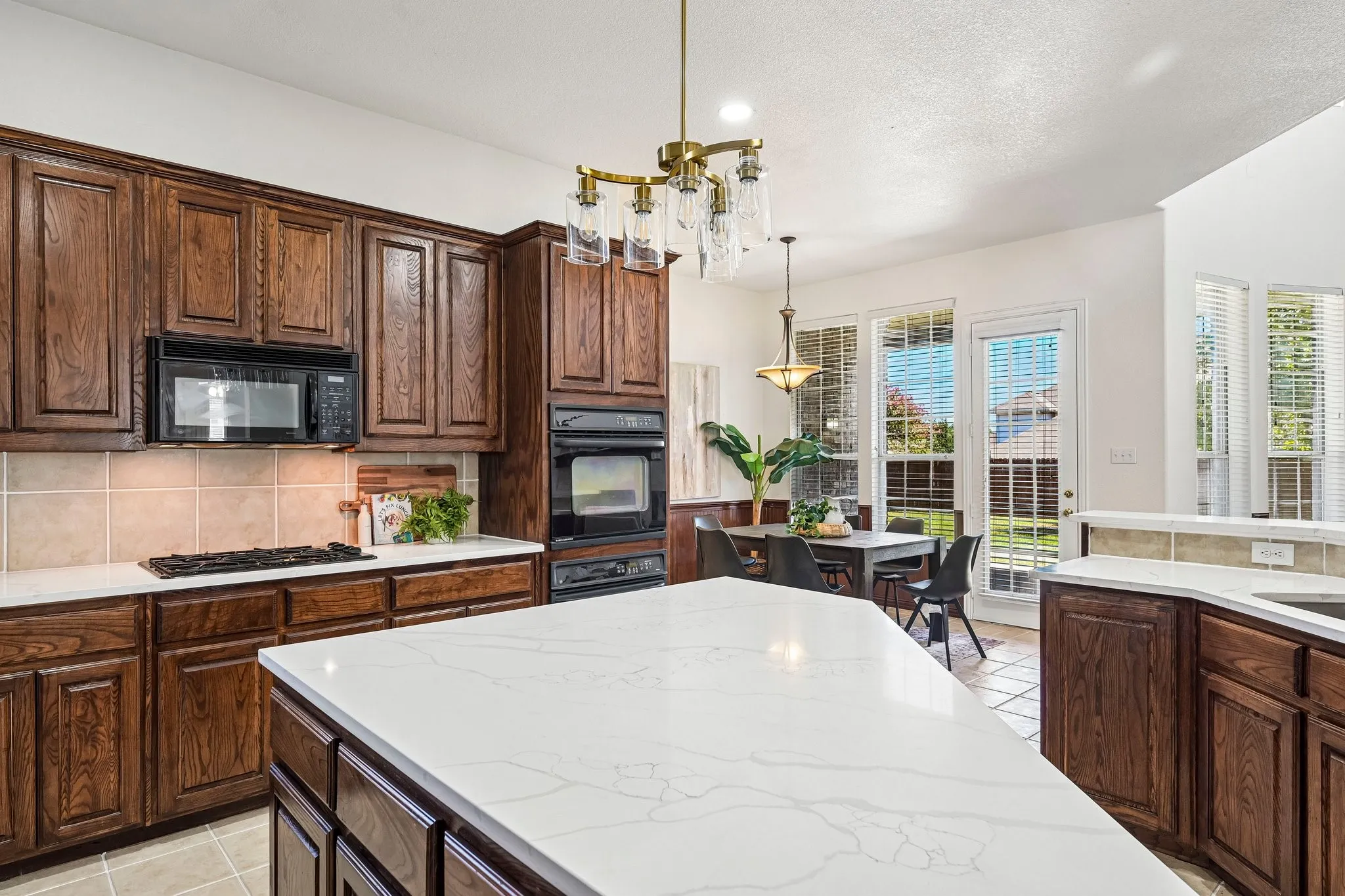 Single Family Residence For Sale in Collin County , 810 Driftwood Drive, Murphy, Texas 75094, 5 Bedroom, 4 Bathroom, 3 Garage spaces, 4,730 Sqft, built in 2002, mls#21406420, Real Estate Agent in Murphy, Homes For Sale in Collin county, Homes For Sale in Murphy, Realtor in Murphy Texas, Real Estate Brokerage Independent Realty Texas, Luminita Cordes Realtor