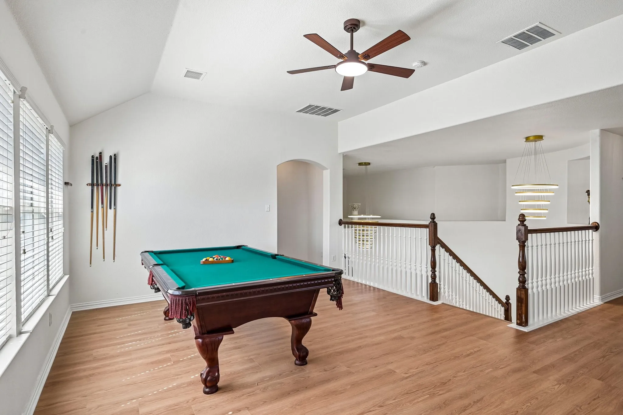 Single Family Residence For Sale in Collin County , 810 Driftwood Drive, Murphy, Texas 75094, 5 Bedroom, 4 Bathroom, 3 Garage spaces, 4,730 Sqft, built in 2002, mls#21406420, Real Estate Agent in Murphy, Homes For Sale in Collin county, Homes For Sale in Murphy, Realtor in Murphy Texas, Real Estate Brokerage Independent Realty Texas, Luminita Cordes Realtor