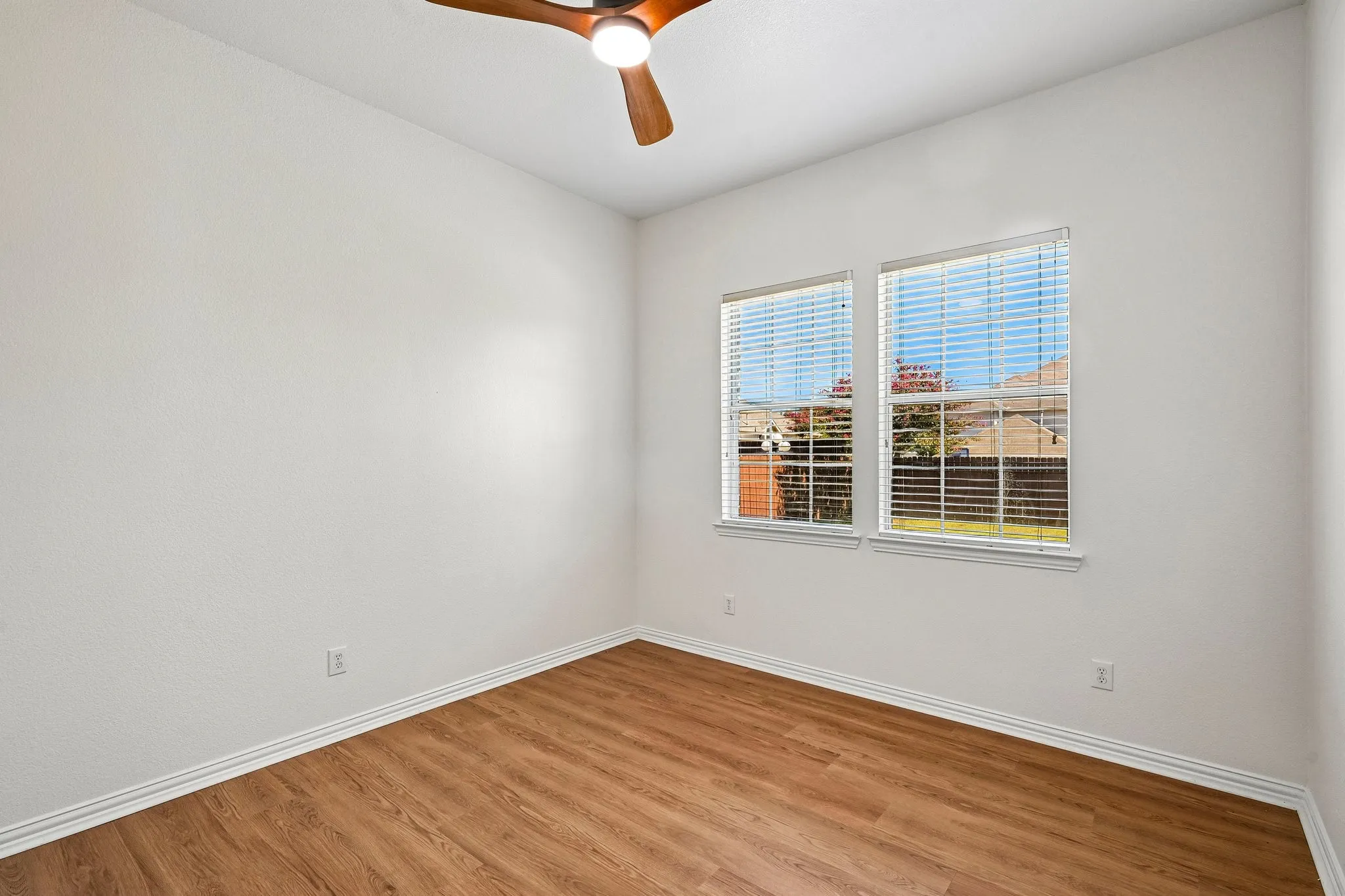 Single Family Residence For Sale in Collin County , 810 Driftwood Drive, Murphy, Texas 75094, 5 Bedroom, 4 Bathroom, 3 Garage spaces, 4,730 Sqft, built in 2002, mls#21406420, Real Estate Agent in Murphy, Homes For Sale in Collin county, Homes For Sale in Murphy, Realtor in Murphy Texas, Real Estate Brokerage Independent Realty Texas, Luminita Cordes Realtor