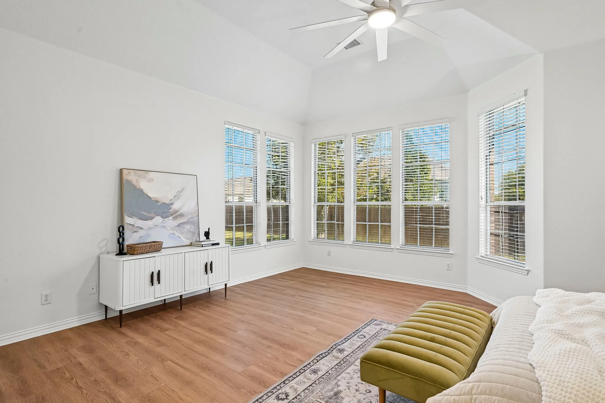 Single Family Residence For Sale in Collin County , 810 Driftwood Drive, Murphy, Texas 75094, 5 Bedroom, 4 Bathroom, 3 Garage spaces, 4,730 Sqft, built in 2002, mls#21406420, Real Estate Agent in Murphy, Homes For Sale in Collin county, Homes For Sale in Murphy, Realtor in Murphy Texas, Real Estate Brokerage Independent Realty Texas, Luminita Cordes Realtor