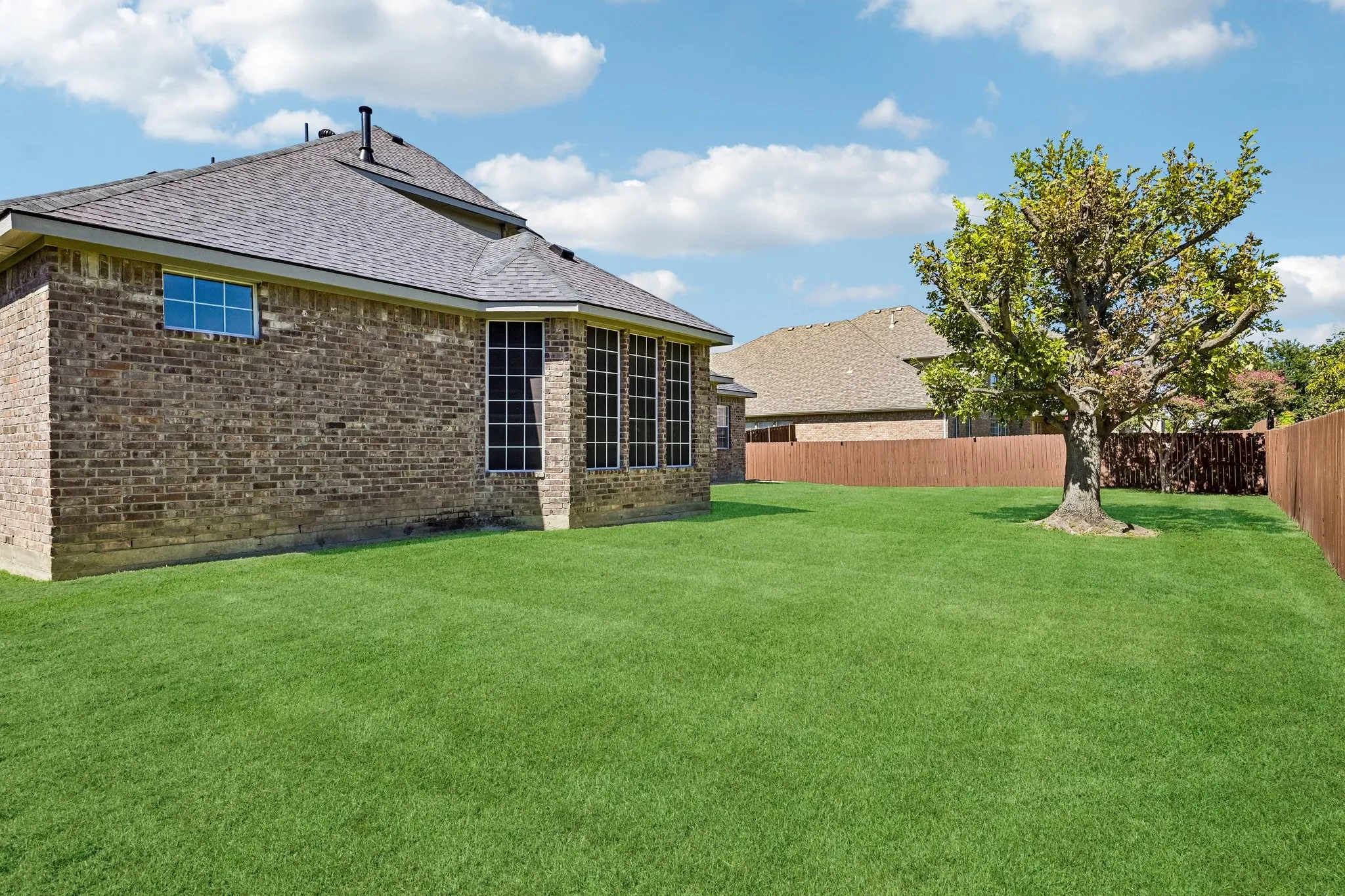 Single Family Residence For Sale in Collin County , 810 Driftwood Drive, Murphy, Texas 75094, 5 Bedroom, 4 Bathroom, 3 Garage spaces, 4,730 Sqft, built in 2002, mls#21406420, Real Estate Agent in Murphy, Homes For Sale in Collin county, Homes For Sale in Murphy, Realtor in Murphy Texas, Real Estate Brokerage Independent Realty Texas, Luminita Cordes Realtor