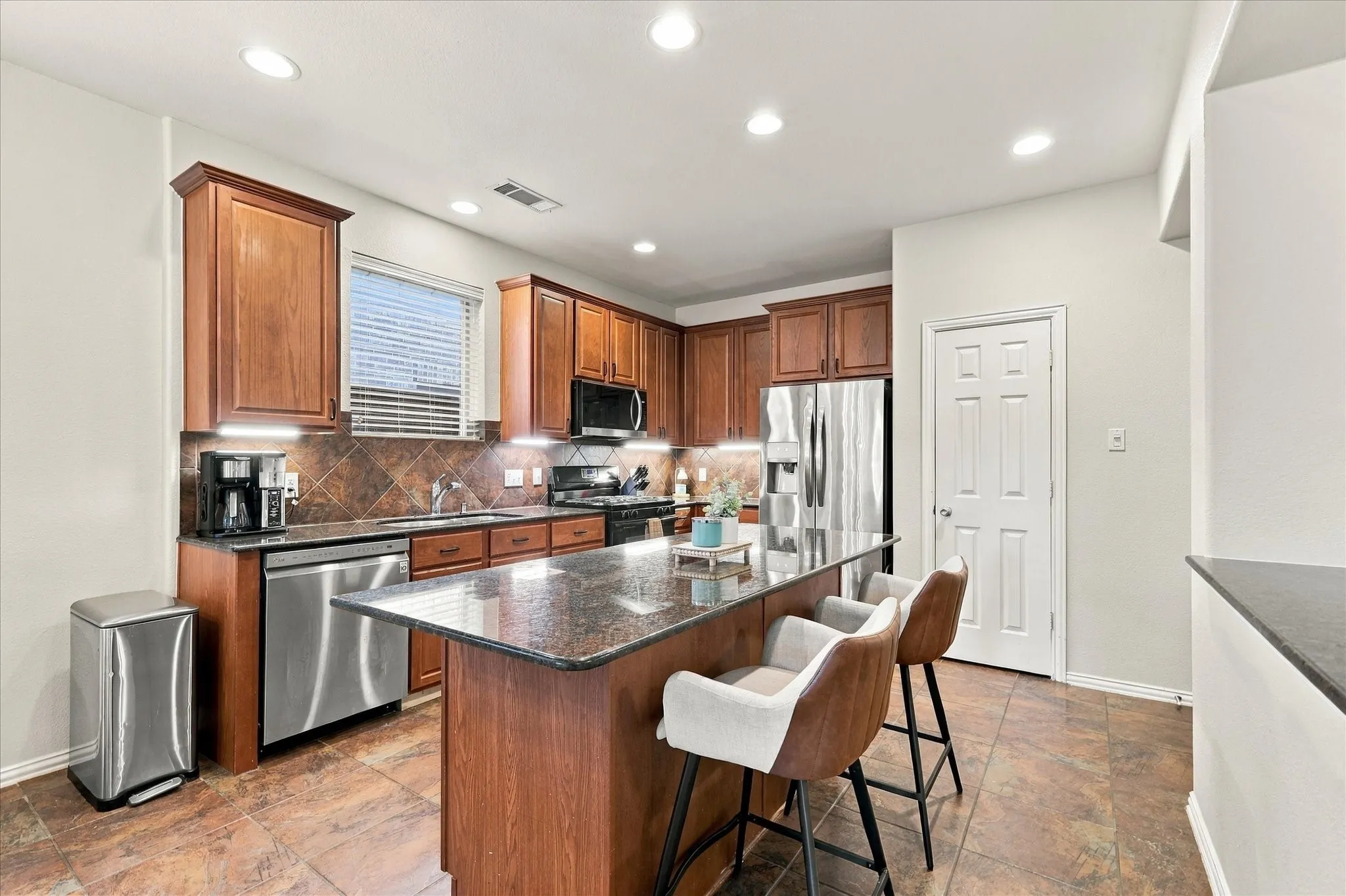 Single Family Residence For Sale in Collin County , 10621 Matador Drive, Mc Kinney, Texas 75072, 4 Bedroom, 3 Bathroom, 2 Garage spaces, 2,746 Sqft, built in 2010, mls#21405243, Real Estate Agent in Mc Kinney, Homes For Sale in Collin county, Homes For Sale in Mc Kinney, Realtor in Mc Kinney Texas, Real Estate Brokerage Independent Realty Texas, Luminita Cordes Realtor