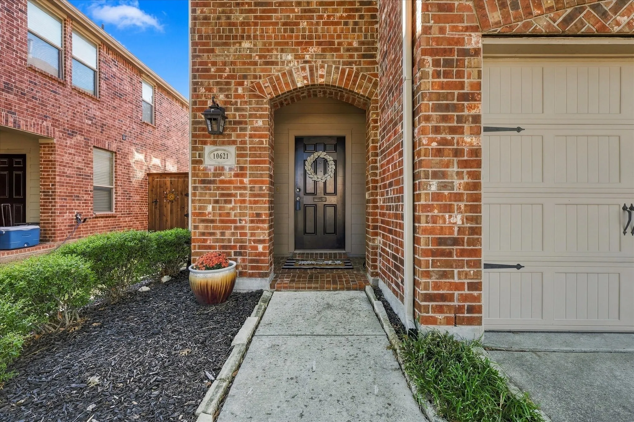 Single Family Residence For Sale in Collin County , 10621 Matador Drive, Mc Kinney, Texas 75072, 4 Bedroom, 3 Bathroom, 2 Garage spaces, 2,746 Sqft, built in 2010, mls#21405243, Real Estate Agent in Mc Kinney, Homes For Sale in Collin county, Homes For Sale in Mc Kinney, Realtor in Mc Kinney Texas, Real Estate Brokerage Independent Realty Texas, Luminita Cordes Realtor