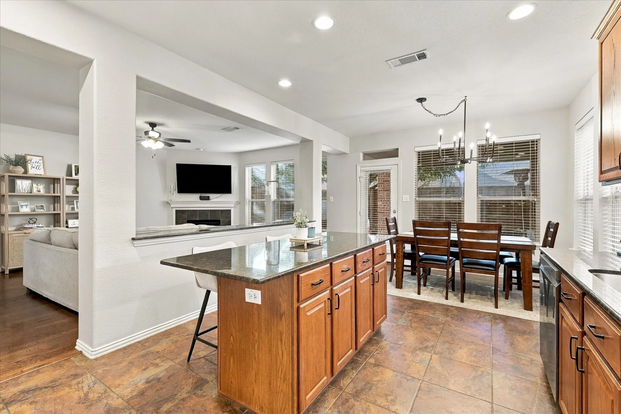 Single Family Residence For Sale in Collin County , 10621 Matador Drive, Mc Kinney, Texas 75072, 4 Bedroom, 3 Bathroom, 2 Garage spaces, 2,746 Sqft, built in 2010, mls#21405243, Real Estate Agent in Mc Kinney, Homes For Sale in Collin county, Homes For Sale in Mc Kinney, Realtor in Mc Kinney Texas, Real Estate Brokerage Independent Realty Texas, Luminita Cordes Realtor
