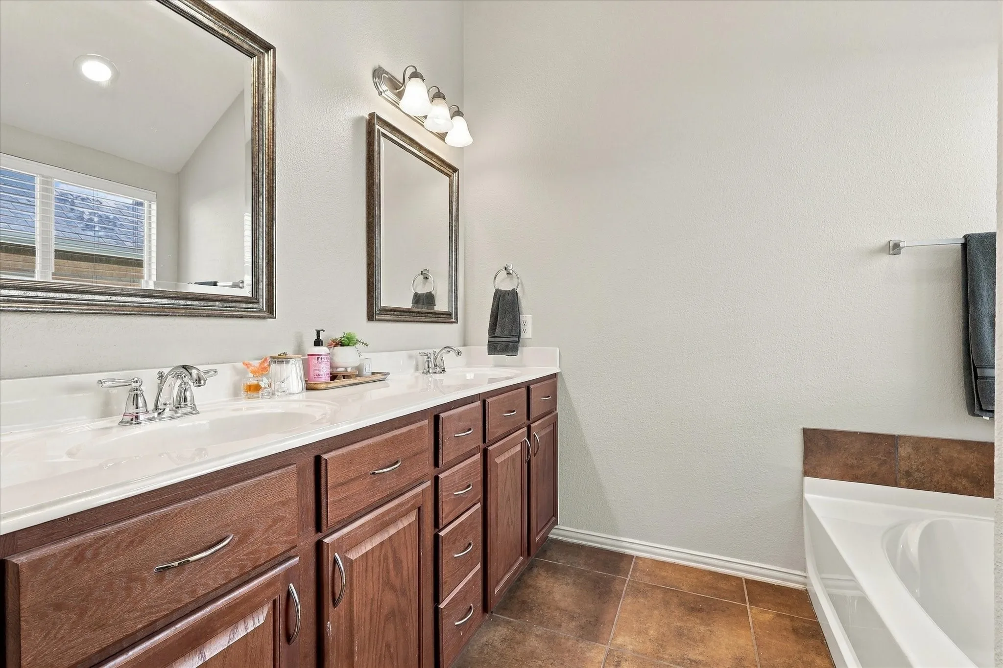 Single Family Residence For Sale in Collin County , 10621 Matador Drive, Mc Kinney, Texas 75072, 4 Bedroom, 3 Bathroom, 2 Garage spaces, 2,746 Sqft, built in 2010, mls#21405243, Real Estate Agent in Mc Kinney, Homes For Sale in Collin county, Homes For Sale in Mc Kinney, Realtor in Mc Kinney Texas, Real Estate Brokerage Independent Realty Texas, Luminita Cordes Realtor