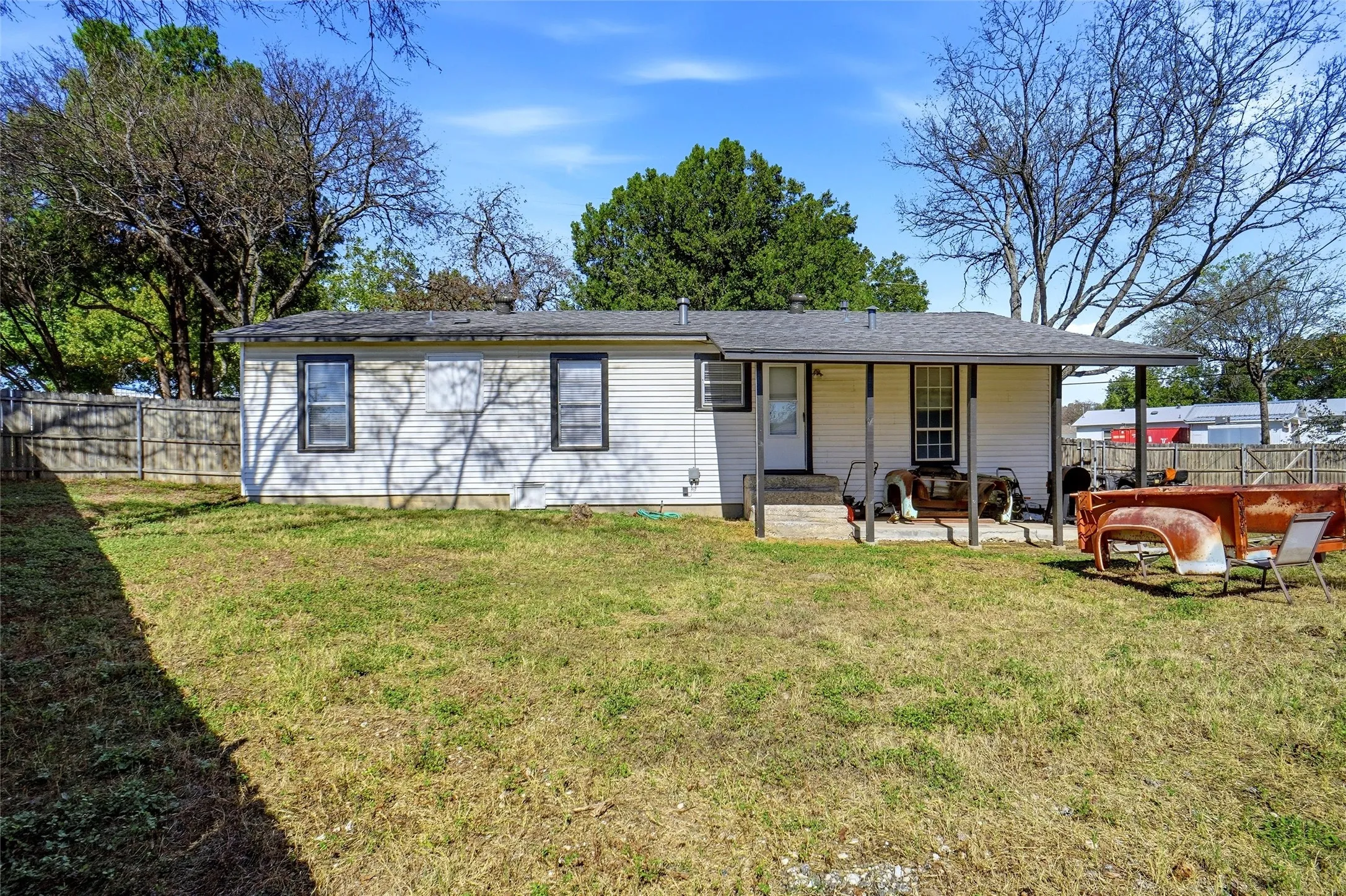 Single Family Residence For Sale in Tarrant County , 2900 Broadview Drive, Sansom Park, Texas 76114, 2 Bedroom, 1 Bathroom, 2 Garage spaces, 888 Sqft, built in 1954, mls#21400861, Real Estate Agent in Sansom Park, Homes For Sale in Tarrant county, Homes For Sale in Sansom Park, Realtor in Sansom Park Texas, Real Estate Brokerage Independent Realty Texas, Luminita Cordes Realtor