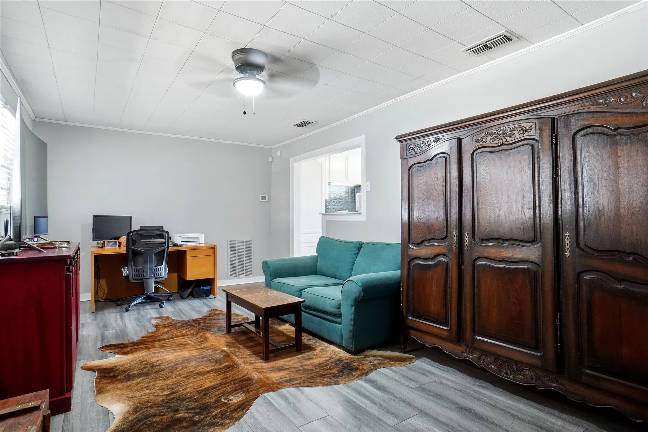 Single Family Residence For Sale in Tarrant County , 2900 Broadview Drive, Sansom Park, Texas 76114, 2 Bedroom, 1 Bathroom, 2 Garage spaces, 888 Sqft, built in 1954, mls#21400861, Real Estate Agent in Sansom Park, Homes For Sale in Tarrant county, Homes For Sale in Sansom Park, Realtor in Sansom Park Texas, Real Estate Brokerage Independent Realty Texas, Luminita Cordes Realtor