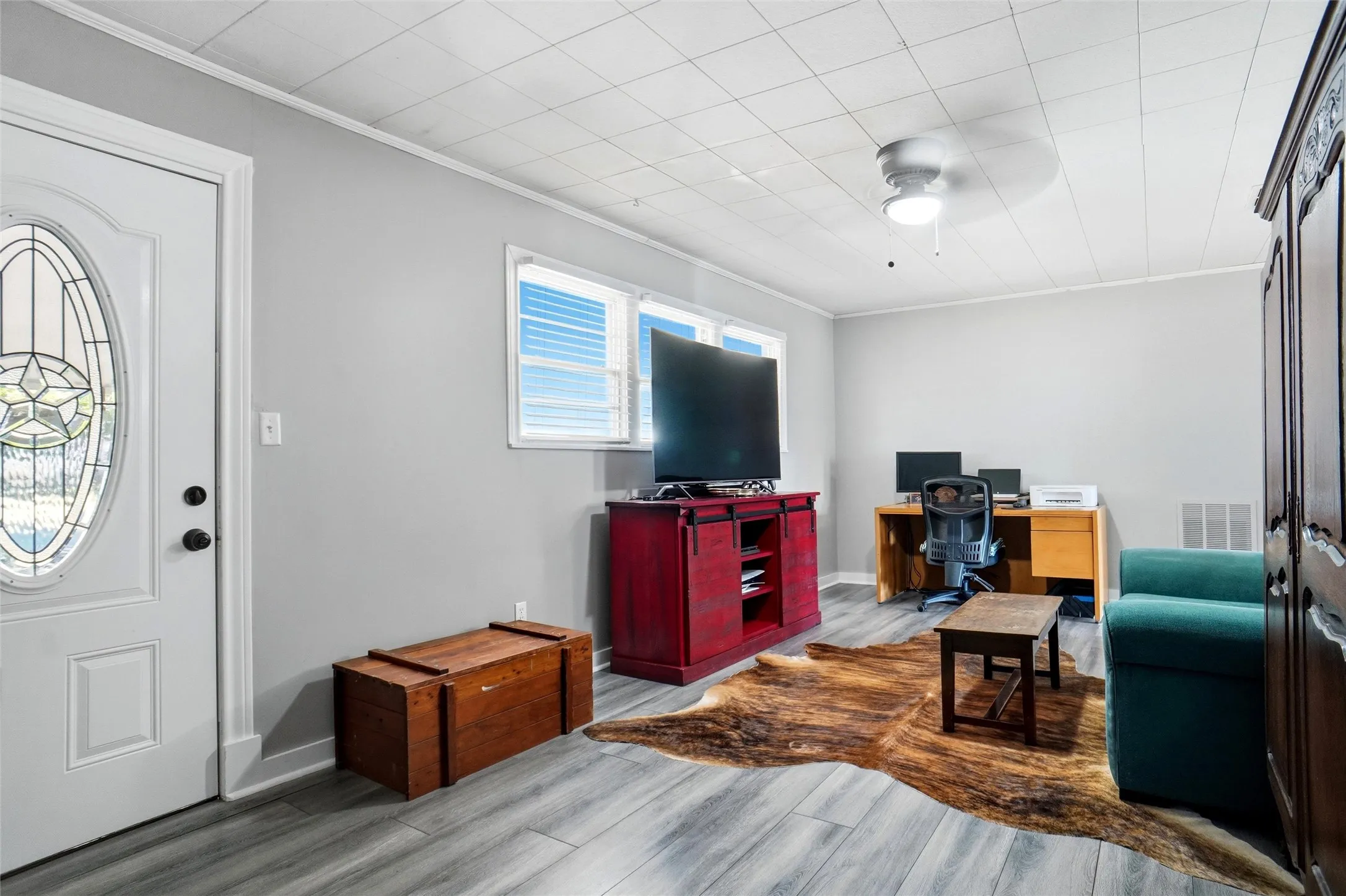 Single Family Residence For Sale in Tarrant County , 2900 Broadview Drive, Sansom Park, Texas 76114, 2 Bedroom, 1 Bathroom, 2 Garage spaces, 888 Sqft, built in 1954, mls#21400861, Real Estate Agent in Sansom Park, Homes For Sale in Tarrant county, Homes For Sale in Sansom Park, Realtor in Sansom Park Texas, Real Estate Brokerage Independent Realty Texas, Luminita Cordes Realtor