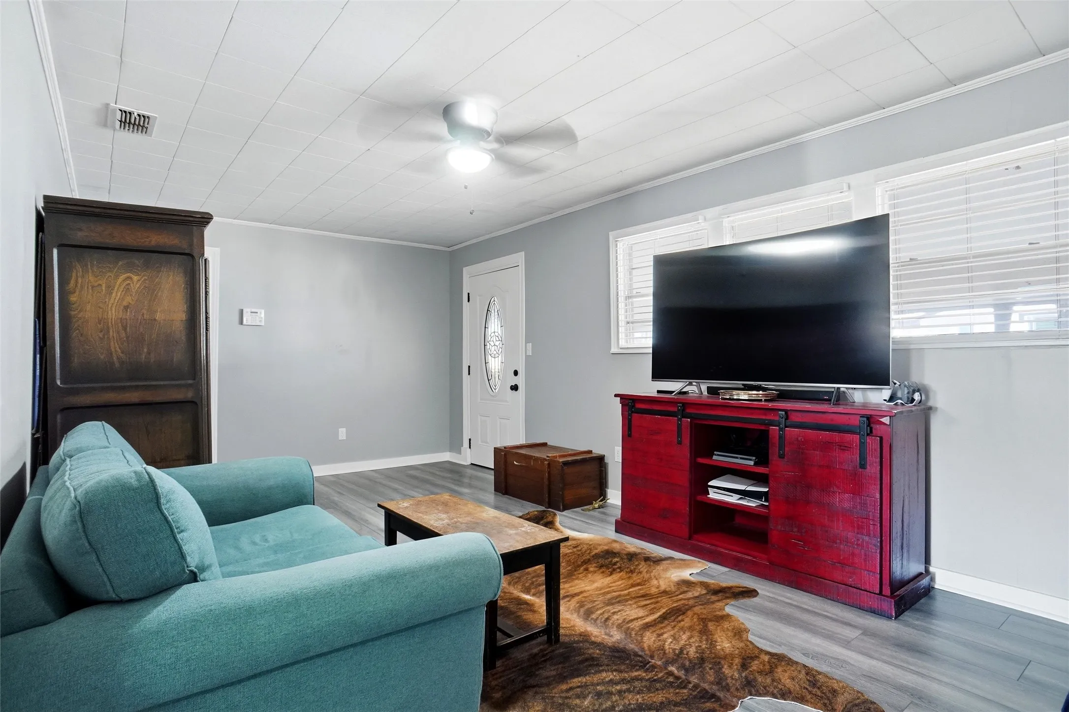 Single Family Residence For Sale in Tarrant County , 2900 Broadview Drive, Sansom Park, Texas 76114, 2 Bedroom, 1 Bathroom, 2 Garage spaces, 888 Sqft, built in 1954, mls#21400861, Real Estate Agent in Sansom Park, Homes For Sale in Tarrant county, Homes For Sale in Sansom Park, Realtor in Sansom Park Texas, Real Estate Brokerage Independent Realty Texas, Luminita Cordes Realtor