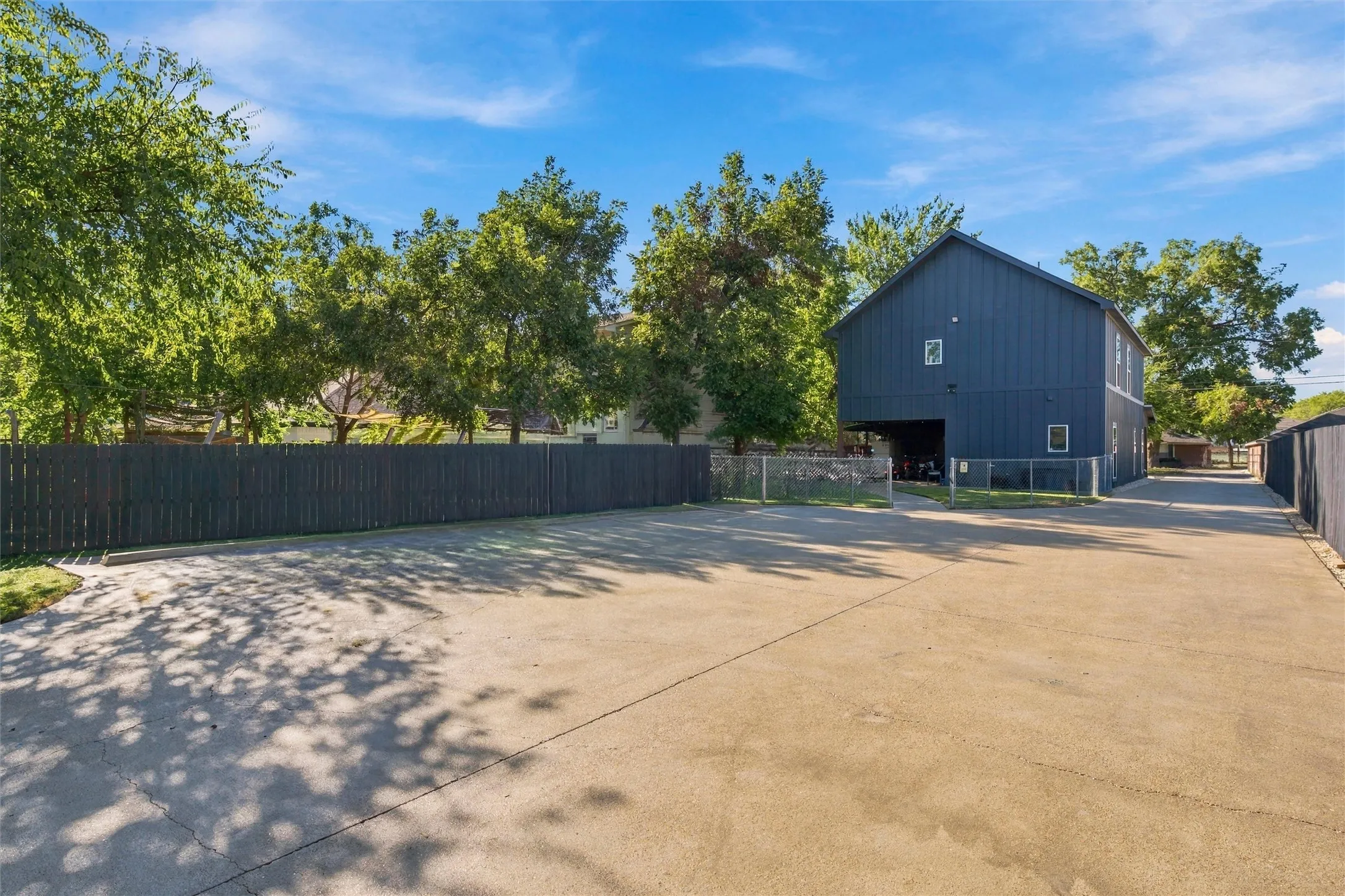 Single Family Residence For Sale in Mc Lennan County , 1302 Bagby Avenue, Waco, Texas 76706, 5 Bedroom, 6 Bathroom, Garage spaces, 2,560 Sqft, built in 2017, mls#21406428, Real Estate Agent in Waco, Homes For Sale in Mc Lennan county, Homes For Sale in Waco, Realtor in Waco Texas, Real Estate Brokerage Independent Realty Texas, Luminita Cordes Realtor
