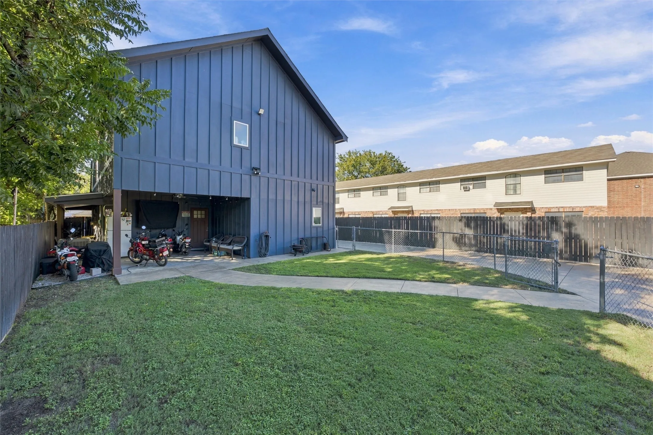 Single Family Residence For Sale in Mc Lennan County , 1302 Bagby Avenue, Waco, Texas 76706, 5 Bedroom, 6 Bathroom, Garage spaces, 2,560 Sqft, built in 2017, mls#21406428, Real Estate Agent in Waco, Homes For Sale in Mc Lennan county, Homes For Sale in Waco, Realtor in Waco Texas, Real Estate Brokerage Independent Realty Texas, Luminita Cordes Realtor