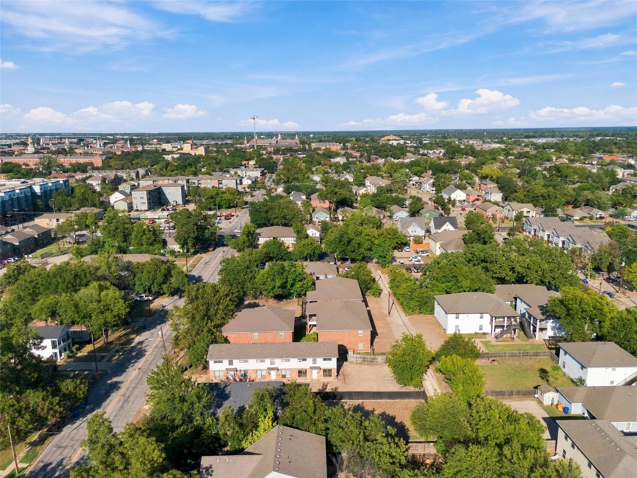 Single Family Residence For Sale in Mc Lennan County , 1302 Bagby Avenue, Waco, Texas 76706, 5 Bedroom, 6 Bathroom, Garage spaces, 2,560 Sqft, built in 2017, mls#21406428, Real Estate Agent in Waco, Homes For Sale in Mc Lennan county, Homes For Sale in Waco, Realtor in Waco Texas, Real Estate Brokerage Independent Realty Texas, Luminita Cordes Realtor