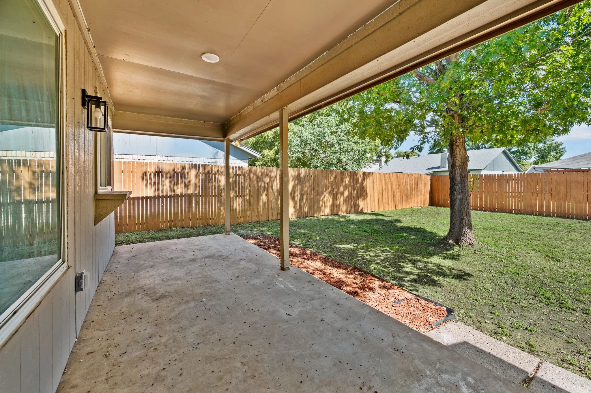 Single Family Residence For Sale in Tarrant County , 7512 Clover Lane, Watauga, Texas 76148, 3 Bedroom, 2 Bathroom, 2 Garage spaces, 1,340 Sqft, built in 1979, mls#21406076, Real Estate Agent in Watauga, Homes For Sale in Tarrant county, Homes For Sale in Watauga, Realtor in Watauga Texas, Real Estate Brokerage Independent Realty Texas, Luminita Cordes Realtor