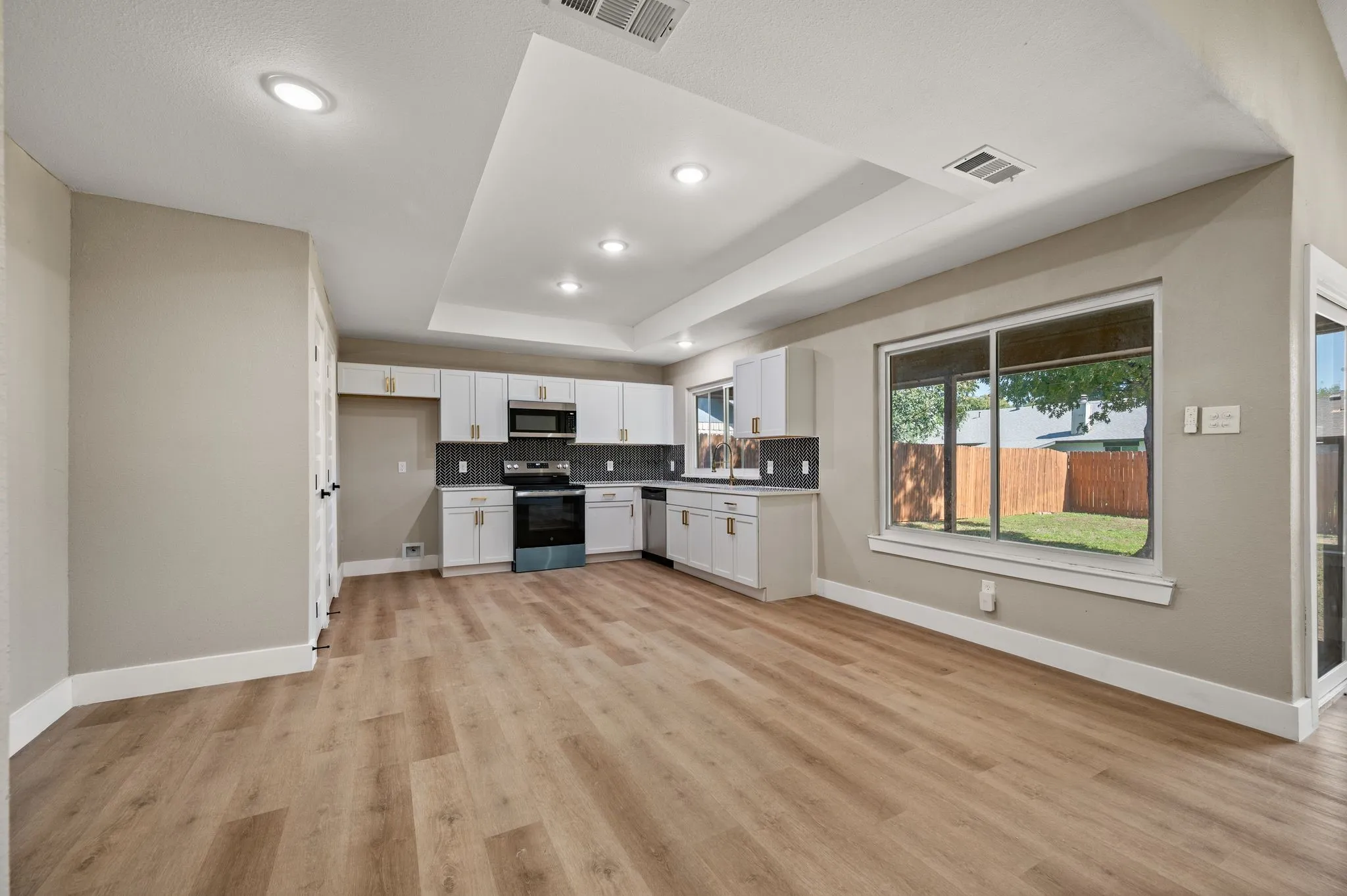 Single Family Residence For Sale in Tarrant County , 7512 Clover Lane, Watauga, Texas 76148, 3 Bedroom, 2 Bathroom, 2 Garage spaces, 1,340 Sqft, built in 1979, mls#21406076, Real Estate Agent in Watauga, Homes For Sale in Tarrant county, Homes For Sale in Watauga, Realtor in Watauga Texas, Real Estate Brokerage Independent Realty Texas, Luminita Cordes Realtor