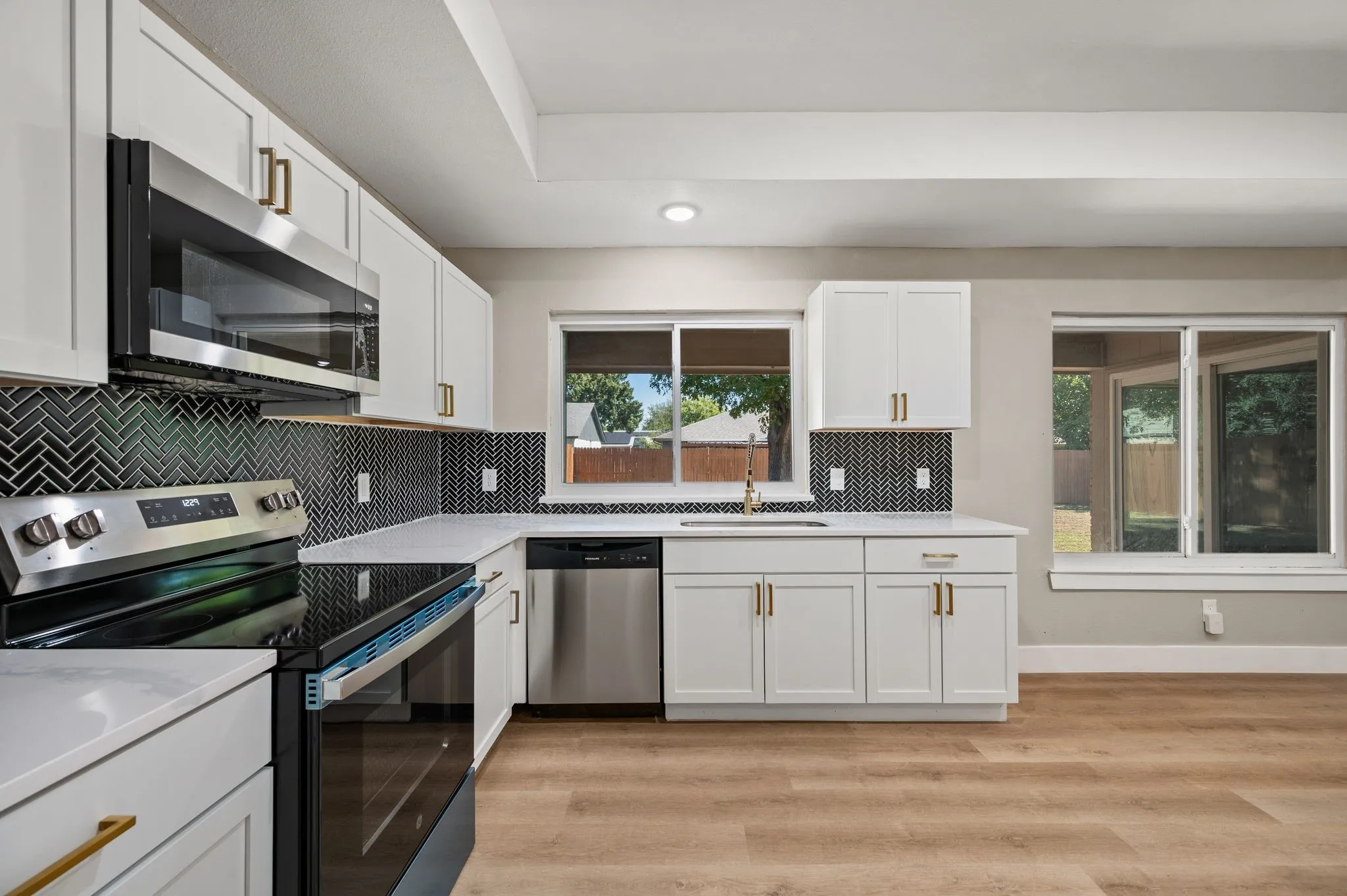 Single Family Residence For Sale in Tarrant County , 7512 Clover Lane, Watauga, Texas 76148, 3 Bedroom, 2 Bathroom, 2 Garage spaces, 1,340 Sqft, built in 1979, mls#21406076, Real Estate Agent in Watauga, Homes For Sale in Tarrant county, Homes For Sale in Watauga, Realtor in Watauga Texas, Real Estate Brokerage Independent Realty Texas, Luminita Cordes Realtor