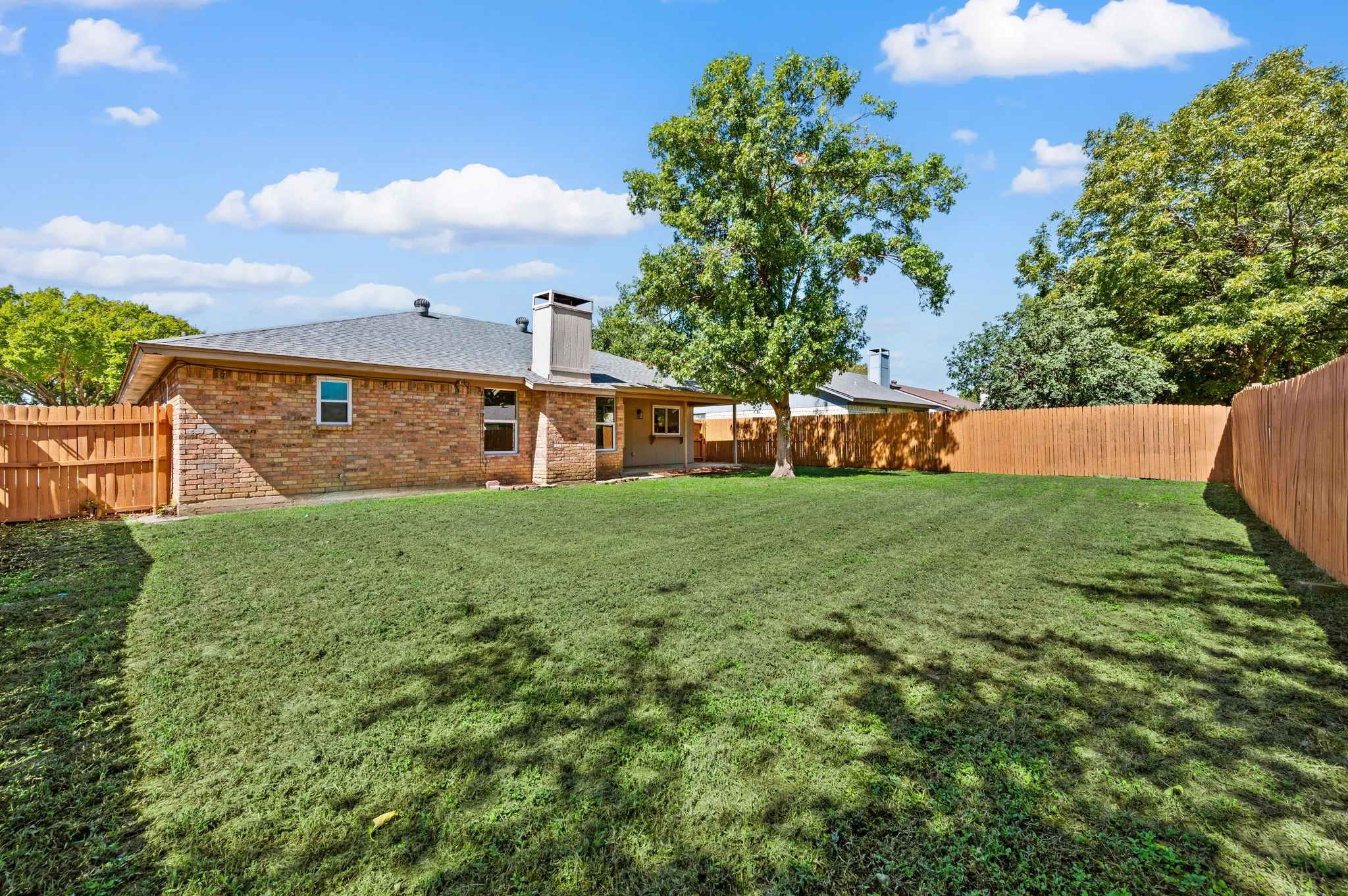 Single Family Residence For Sale in Tarrant County , 7512 Clover Lane, Watauga, Texas 76148, 3 Bedroom, 2 Bathroom, 2 Garage spaces, 1,340 Sqft, built in 1979, mls#21406076, Real Estate Agent in Watauga, Homes For Sale in Tarrant county, Homes For Sale in Watauga, Realtor in Watauga Texas, Real Estate Brokerage Independent Realty Texas, Luminita Cordes Realtor