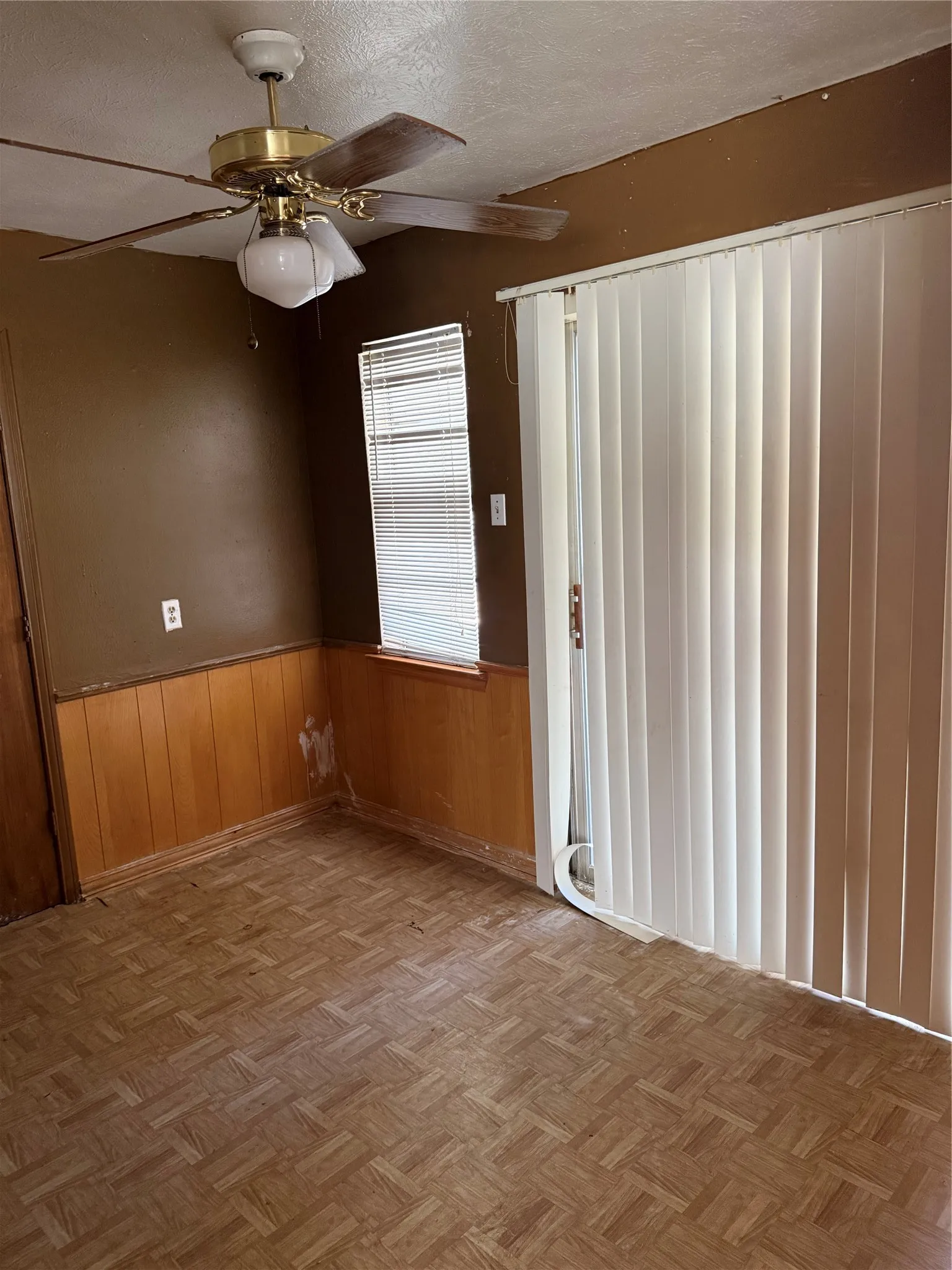 Single Family Residence For Sale in Dallas County , 6645 Racine Drive, Dallas, Texas 75232, 3 Bedroom, 2 Bathroom, 2 Garage spaces, 1,341 Sqft, built in 1969, mls#21403809, Real Estate Agent in Dallas, Homes For Sale in Dallas county, Homes For Sale in Dallas, Realtor in Dallas Texas, Real Estate Brokerage Independent Realty Texas, Luminita Cordes Realtor